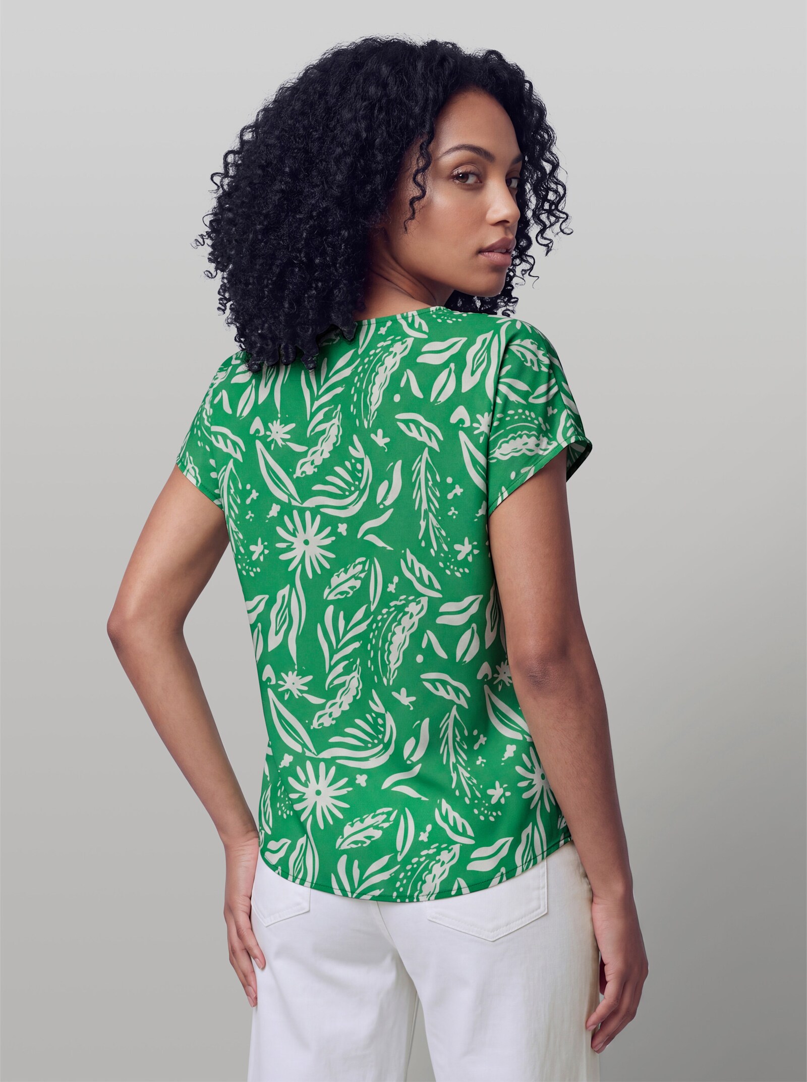 heine Druckbluse mit Floralprint - grasgrün-ecru-bedruckt