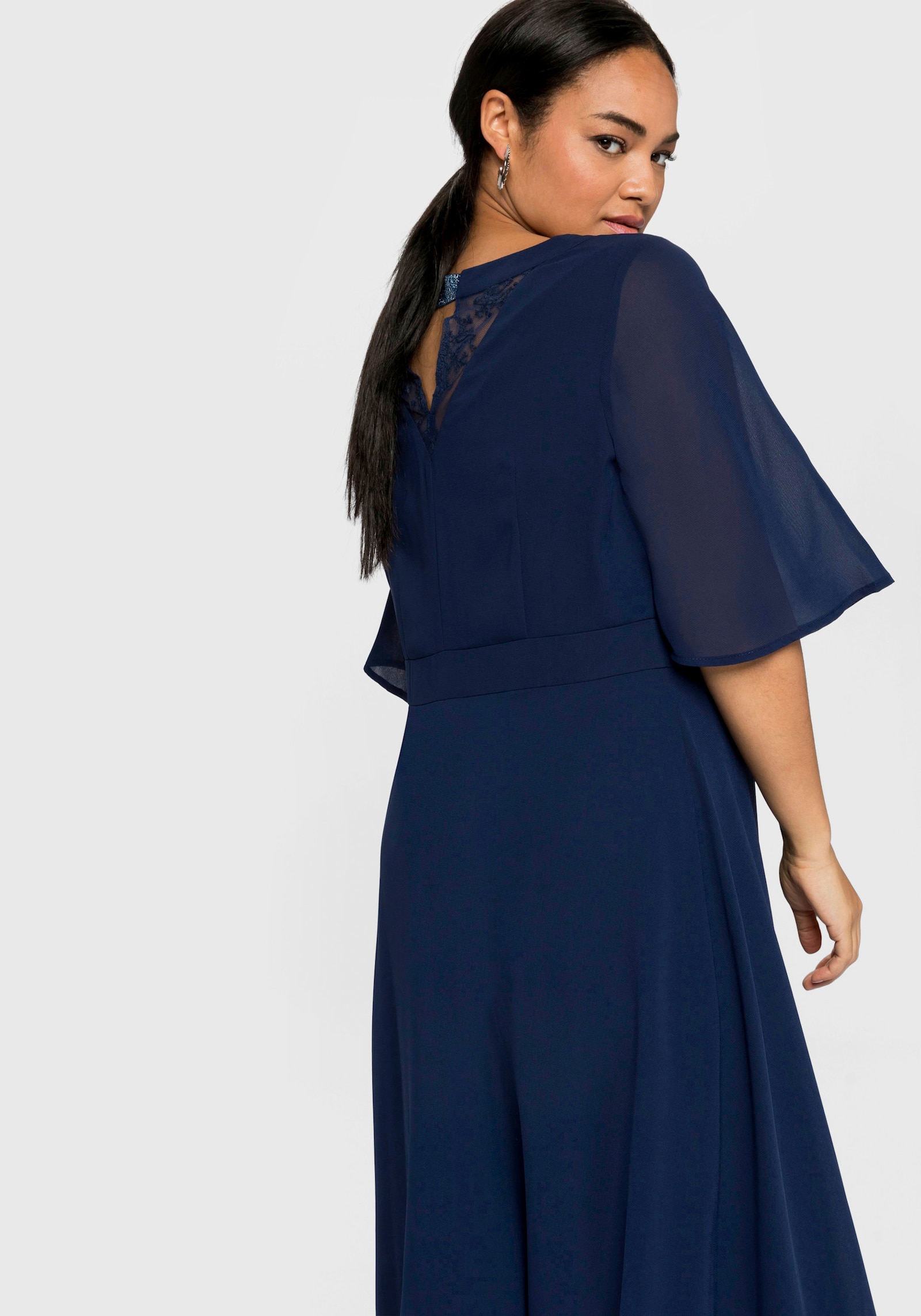 sheego Abendkleid aus Chiffon, mit Spitzen-Einsatz - marine