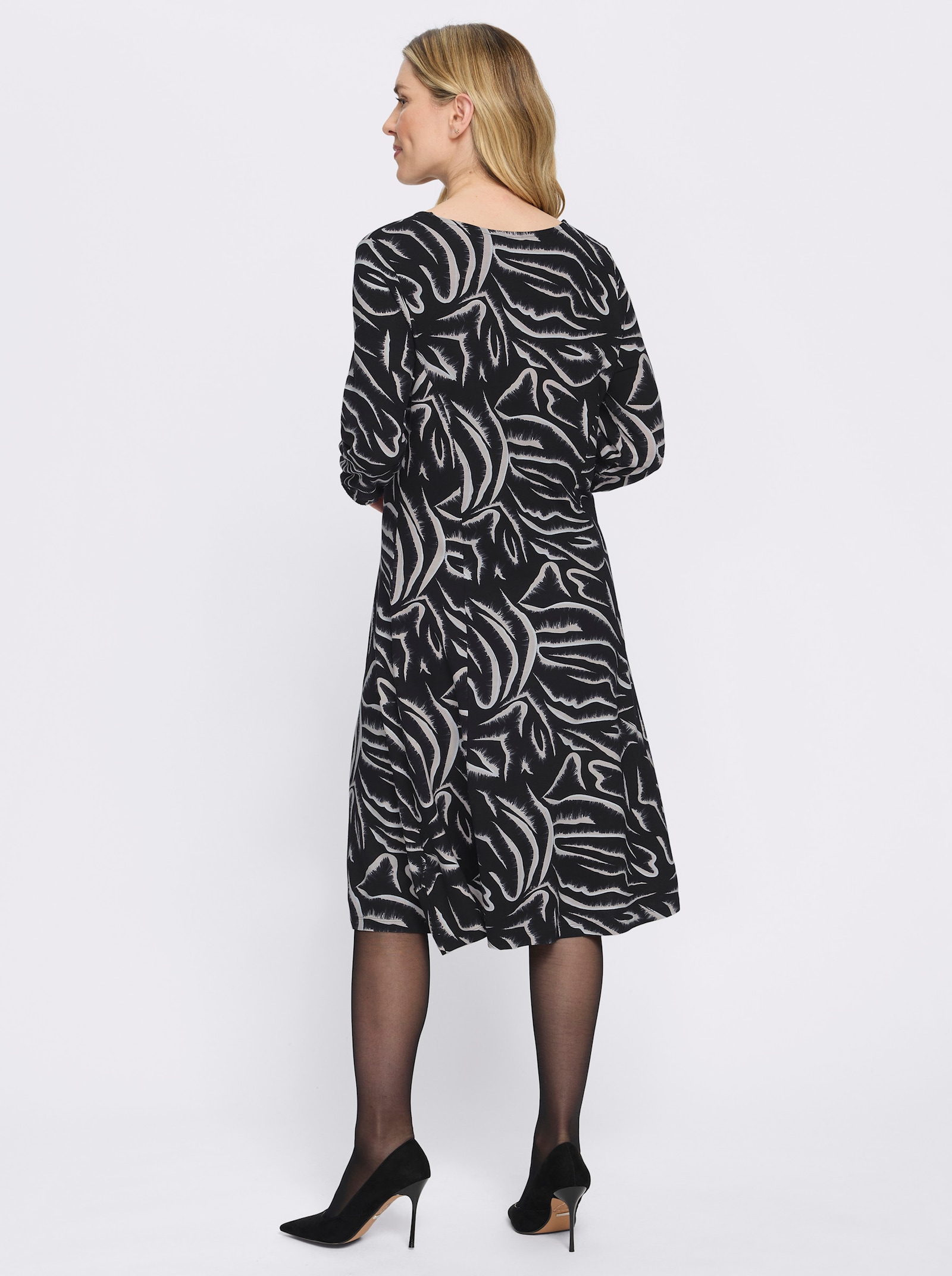 Jerseykleid mit ausgestelltem Rockteil - schwarz-weiss-bedruckt