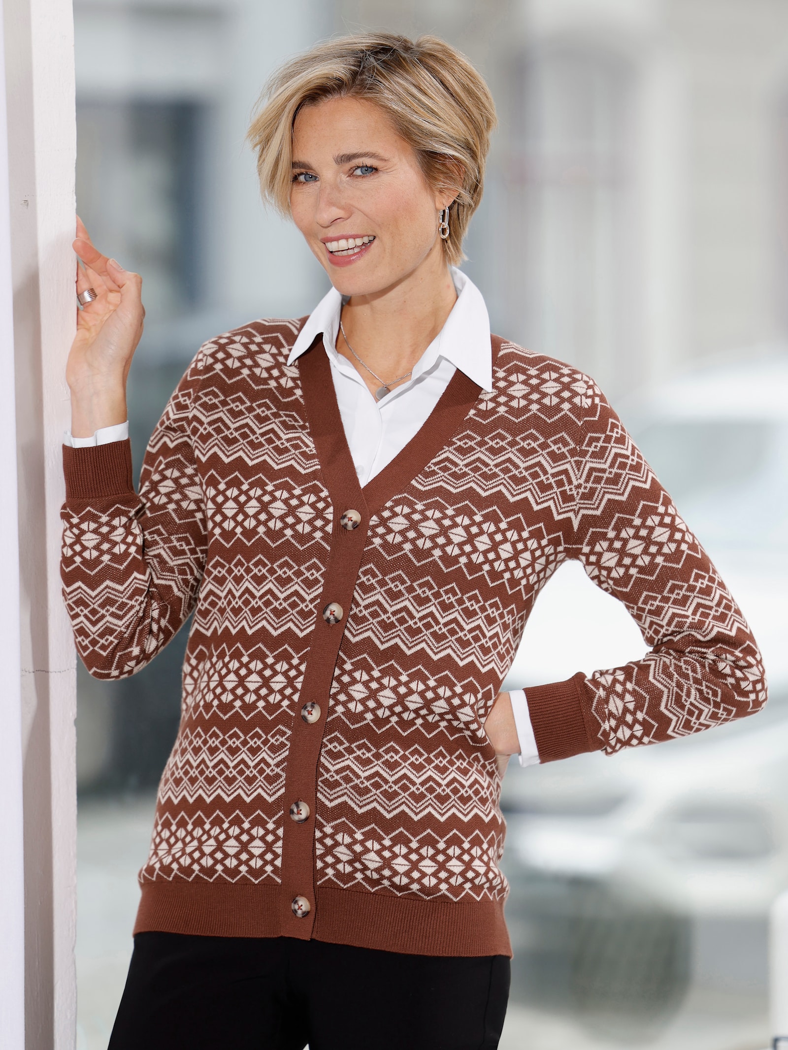 Vest van jacquard in streepjeslook - roodbruin/champagne gedessineerd