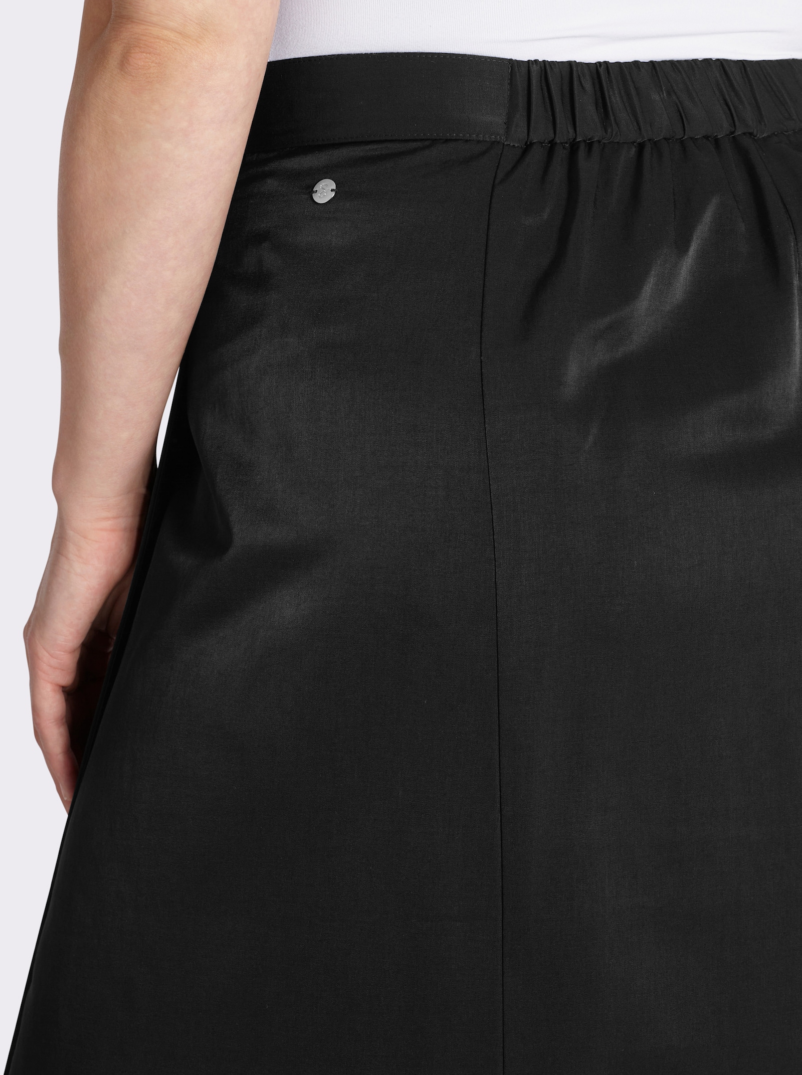 sheego Satinrock in Wickeloptik - schwarz