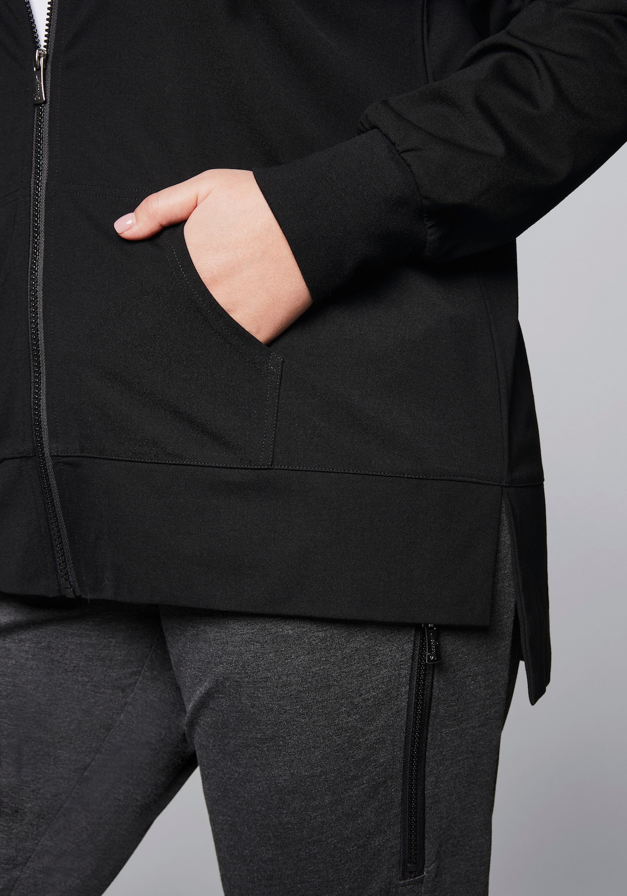 sheego Kapuzensweatjacke - schwarz