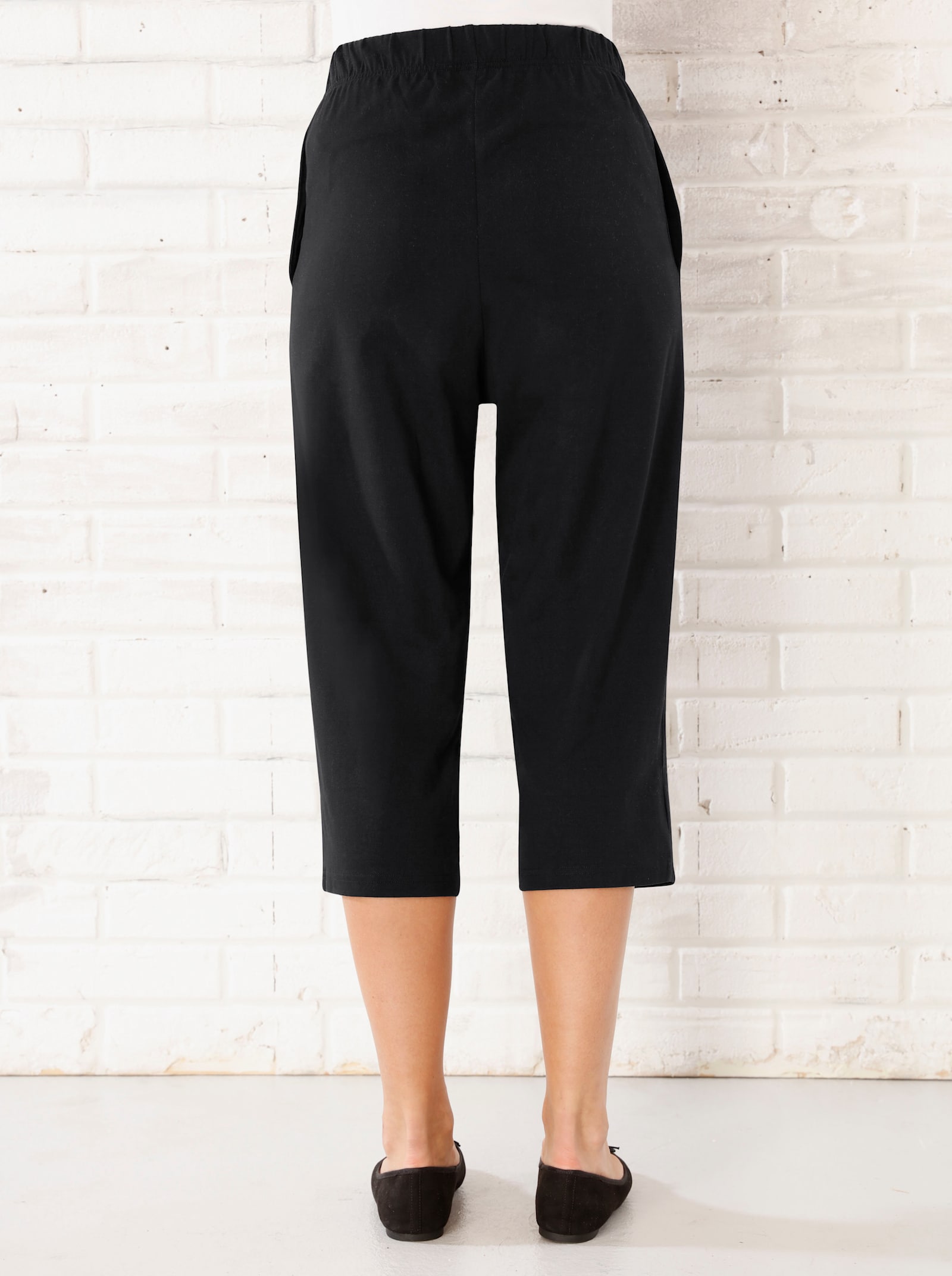 Caprihose mit weiten Beinen - schwarz