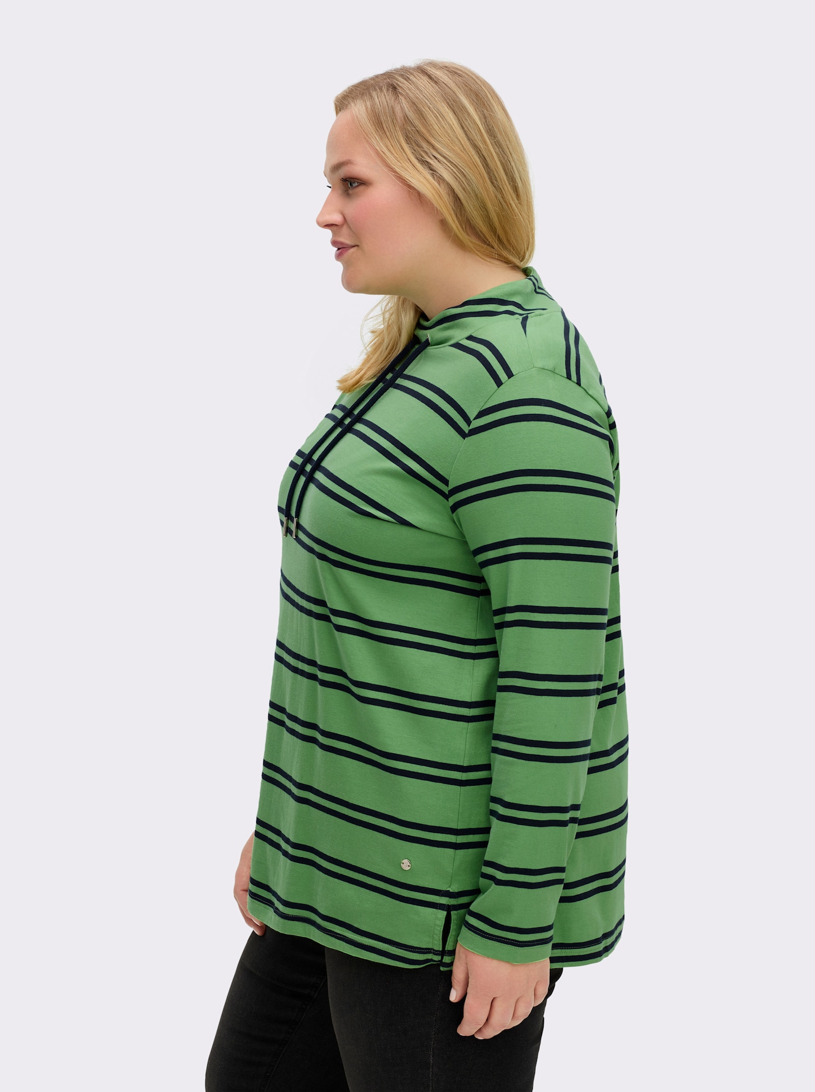 sheego Lang shirt met tunnelkoord aan de opstaande kraag - appelgroen/diepblauw gestreept