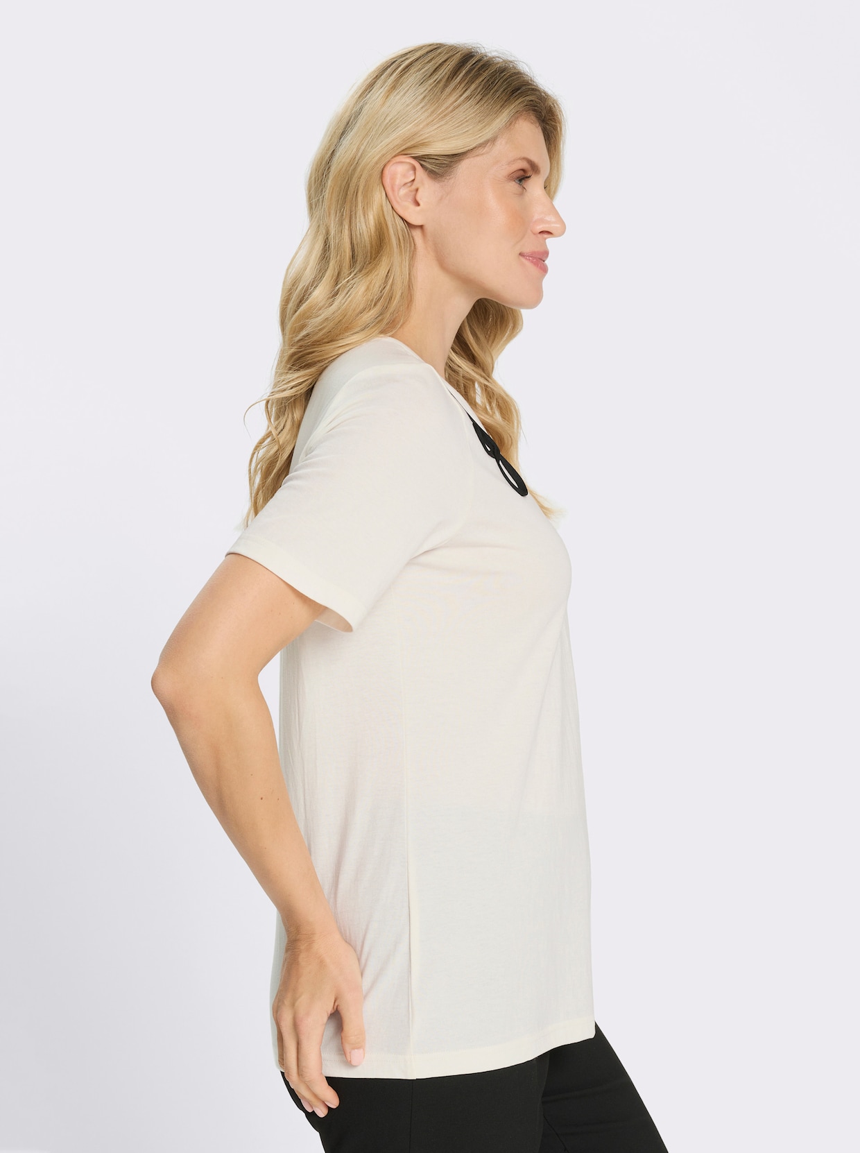 Rundhalsshirt mit Kontrast-Paspel am Ausschnitt - champagner