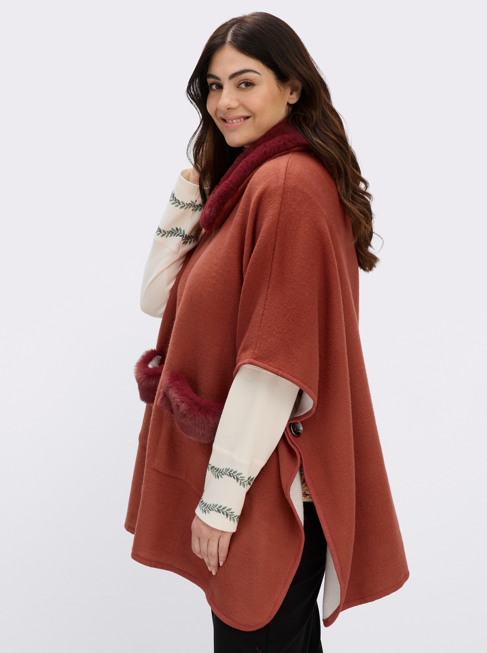 sheego by Joe Browns Strickcape mit Besatz aus Fellimitat - rostrot