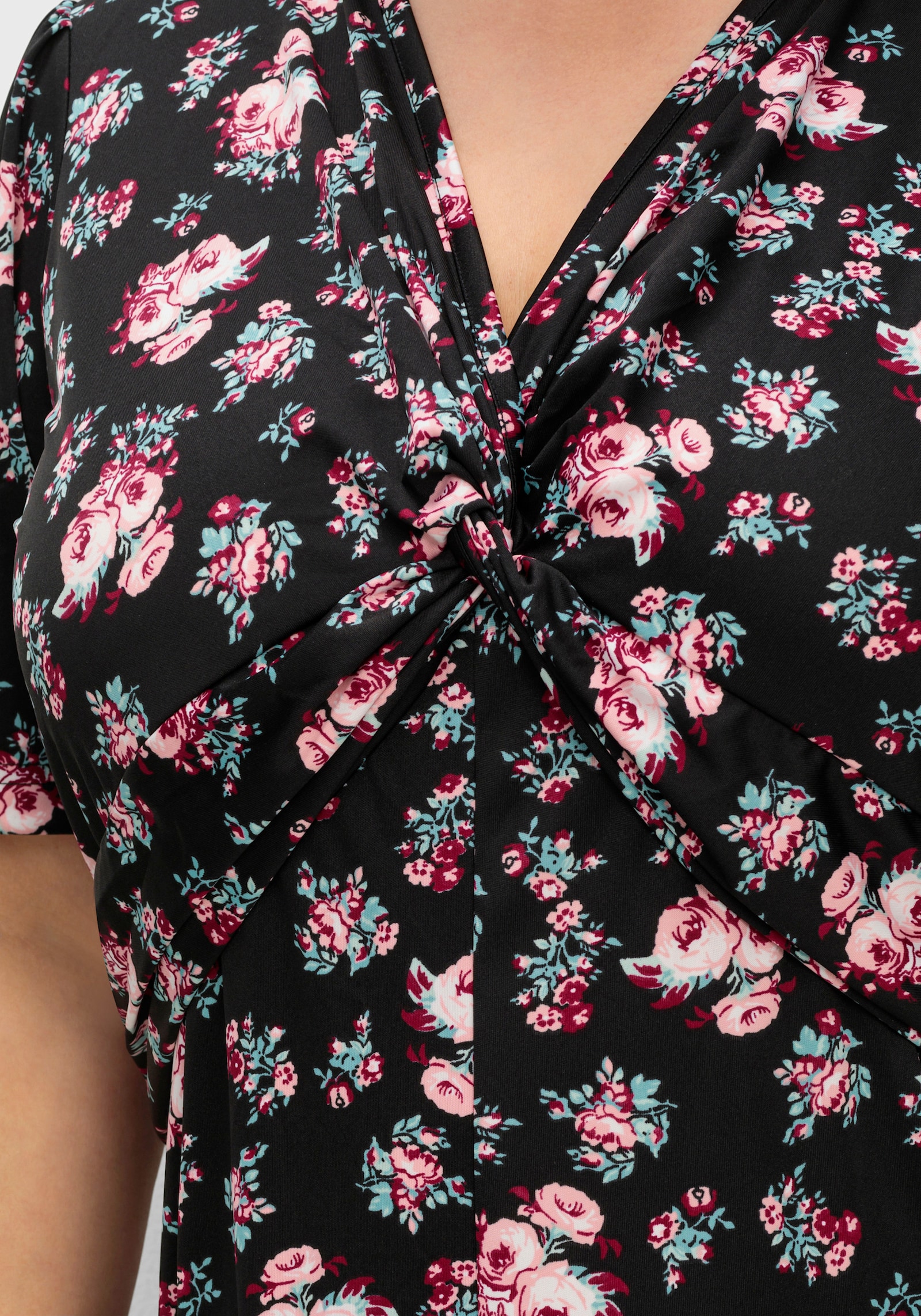 Shirtkleid mit Volant am Saum - schwarz-hortensie-gemustert