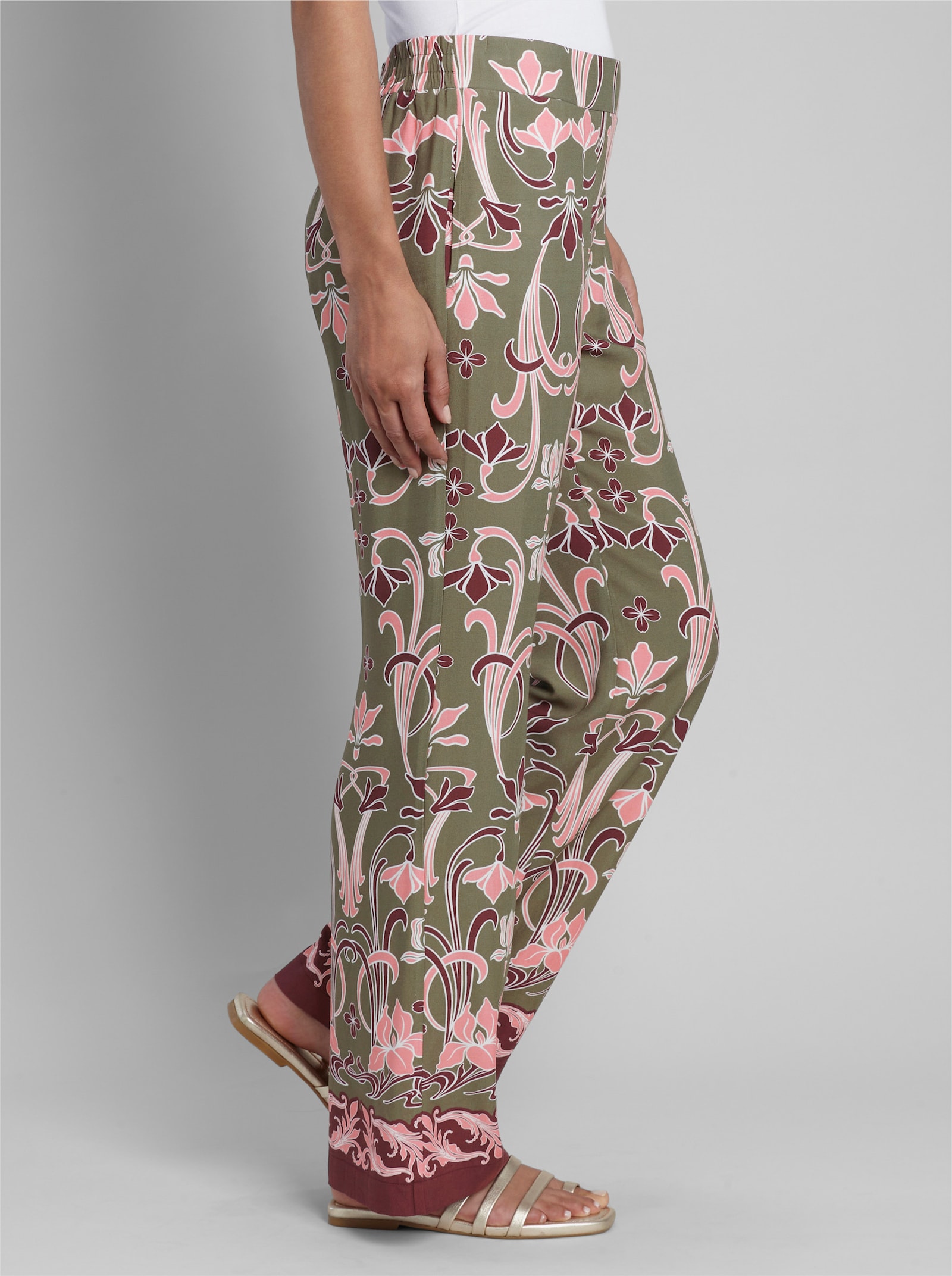 heine Druckhose mit weit geschnittenen Beinen - khaki-rosenquarz-bedruckt