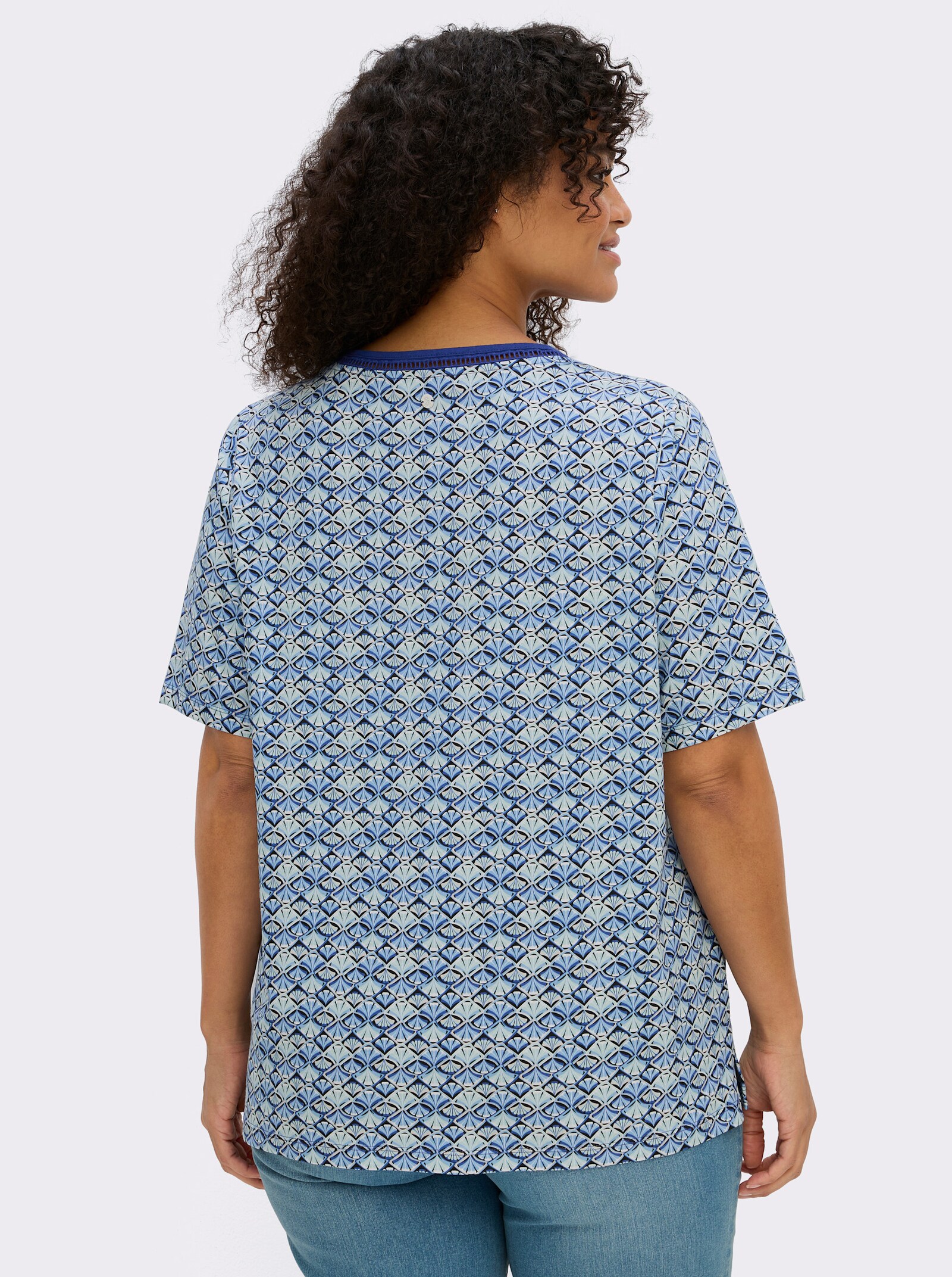 sheego V-Shirt mit Alloverdruck - schwarz-hellblau-bedruckt