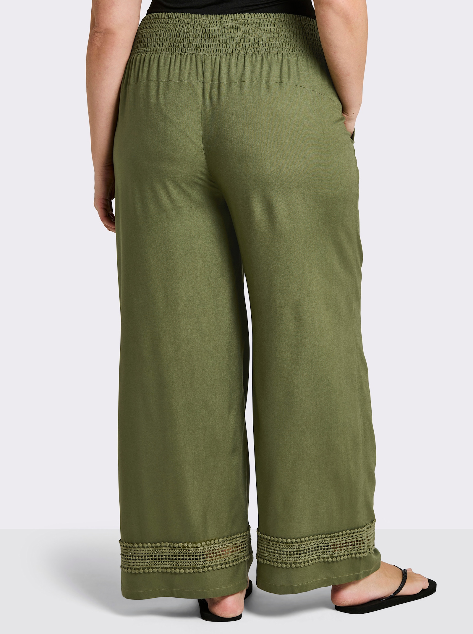 sheego Schlupfhose mit Spitze am Saum - oliv