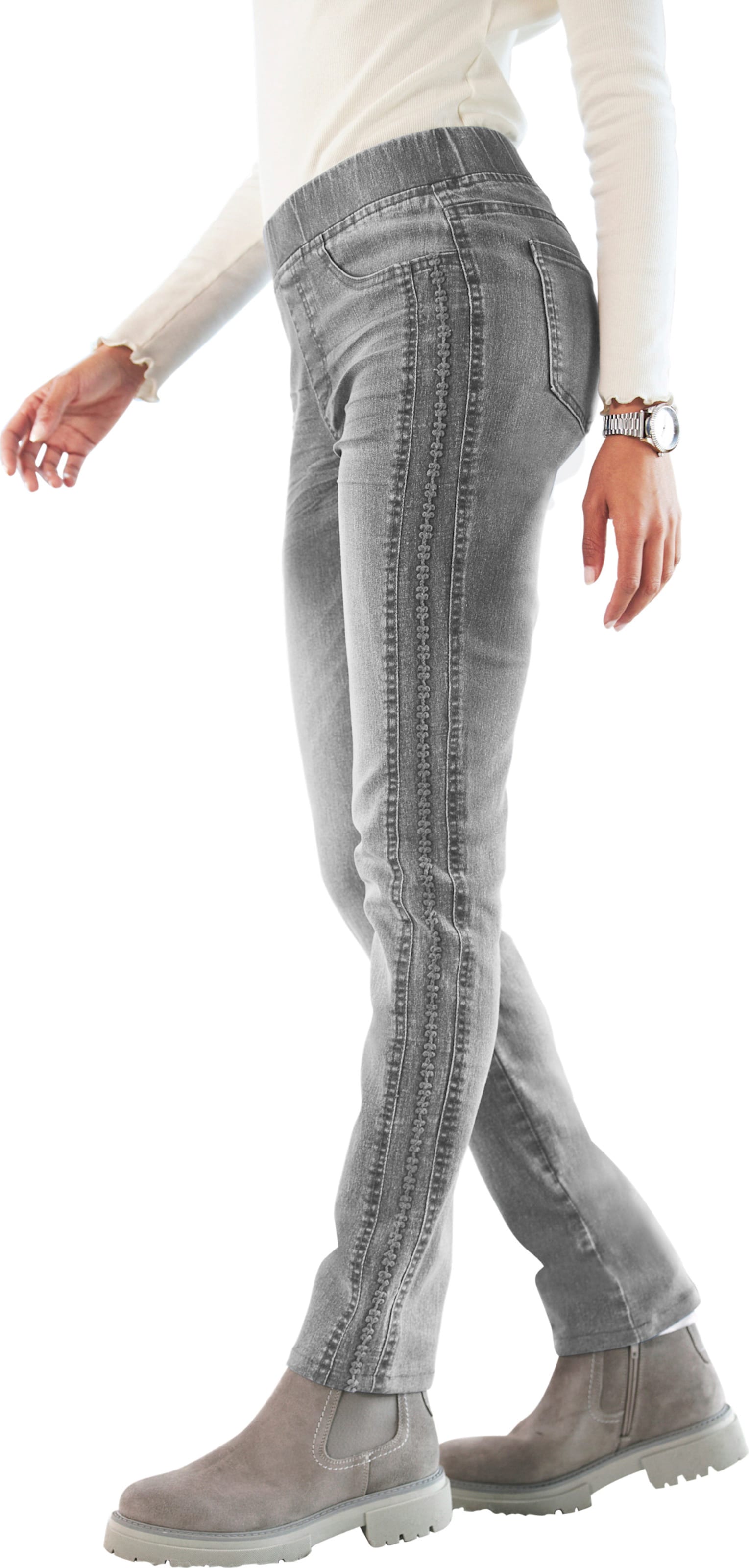 vorn günstig Kaufen-Jeans in grey denim von heine. Jeans in grey denim von heine <![CDATA[Jeans Aus softem Denim mit seitlichem Zierstreifen und Rundum-Dehnbund. Taschen hinten, Fake-Taschen vorn. Slim fit. Normale Leibhöhe. Fußweite ca. 34 cm. Unterstützt die Initiative 