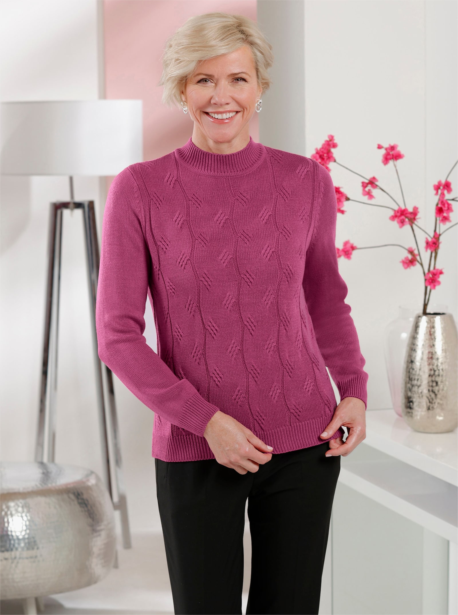 Stehkragenpullover mit Zopfmuster - erika