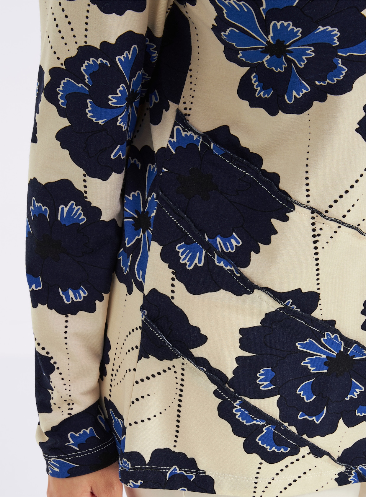 sheego Longshirt mit asymmetrischem Saum - champagner-tiefblau-bedruckt