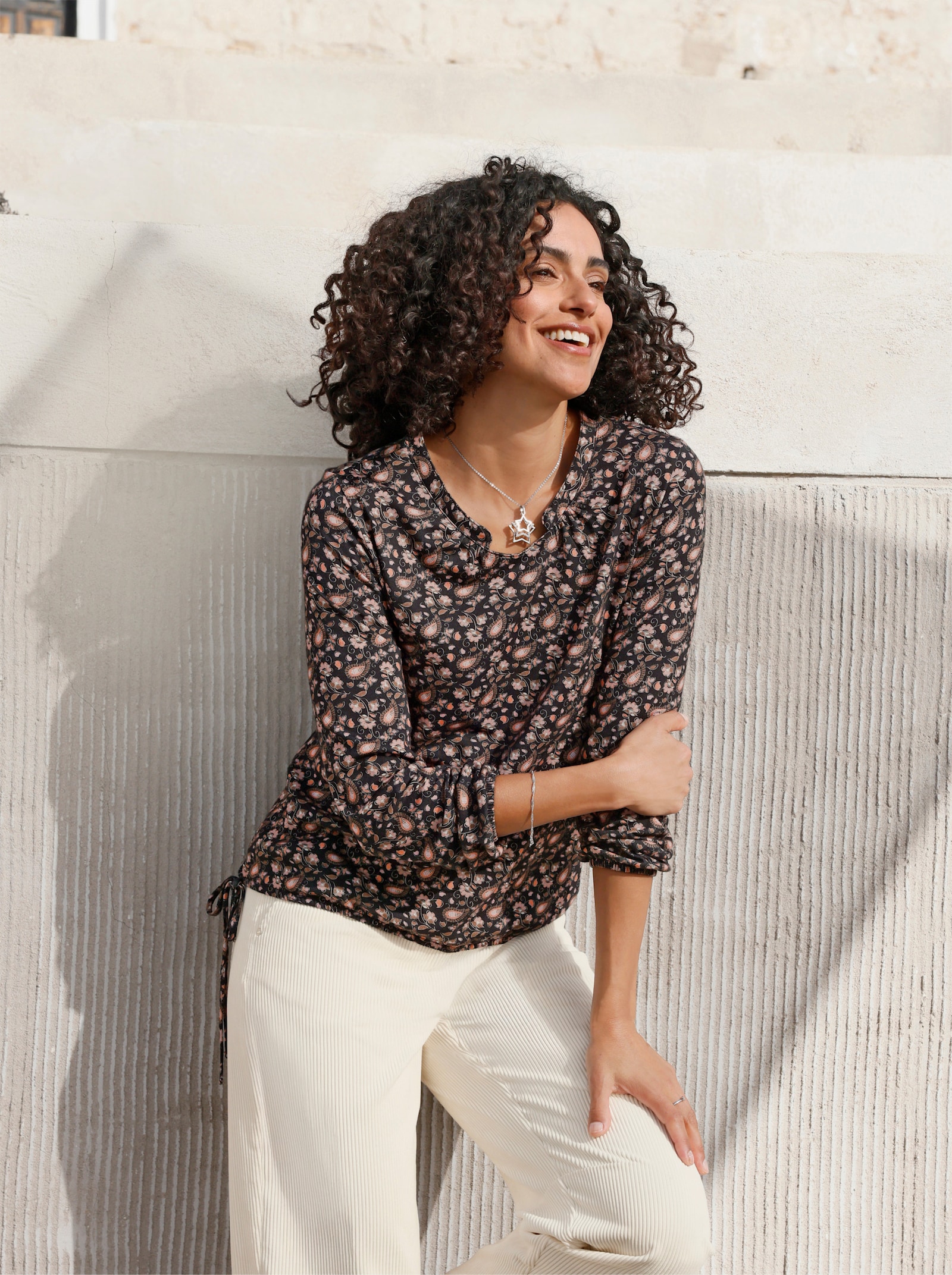 Print-Shirt mit Gummizug am Ärmel - schwarz-papaya-bedruckt