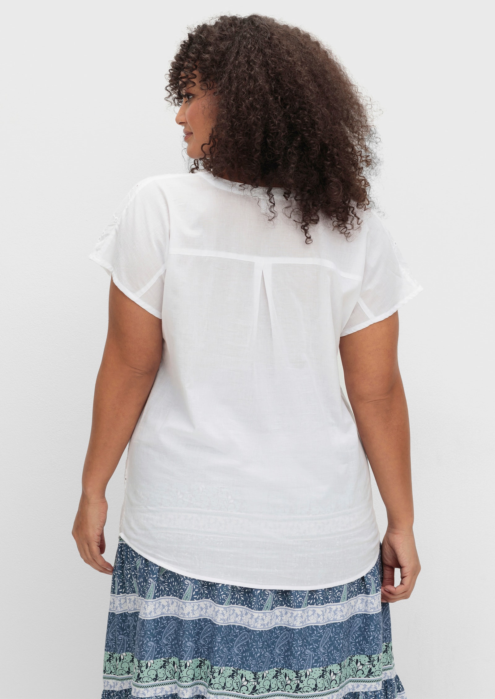 Schlupfbluse mit Lochstickerei - weiß