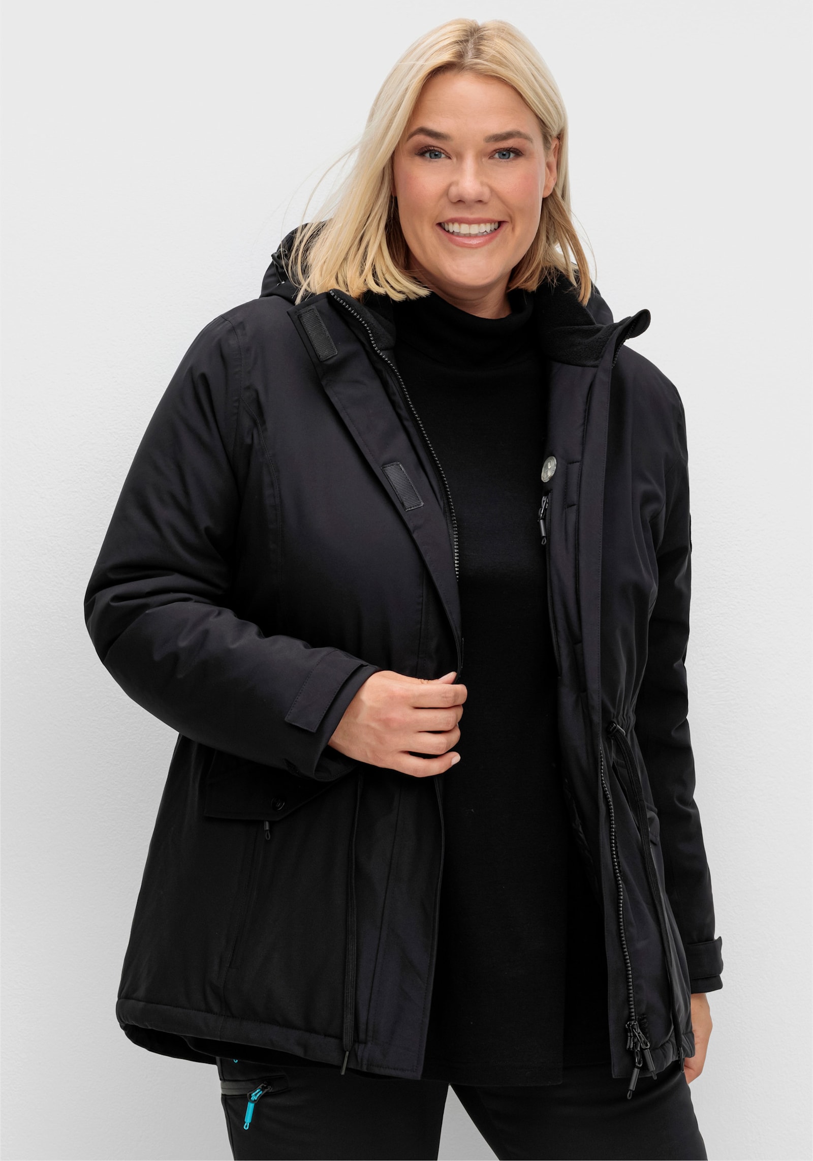 sheego Outdoorjacke mit abnehmbarer Kapuze - schwarz