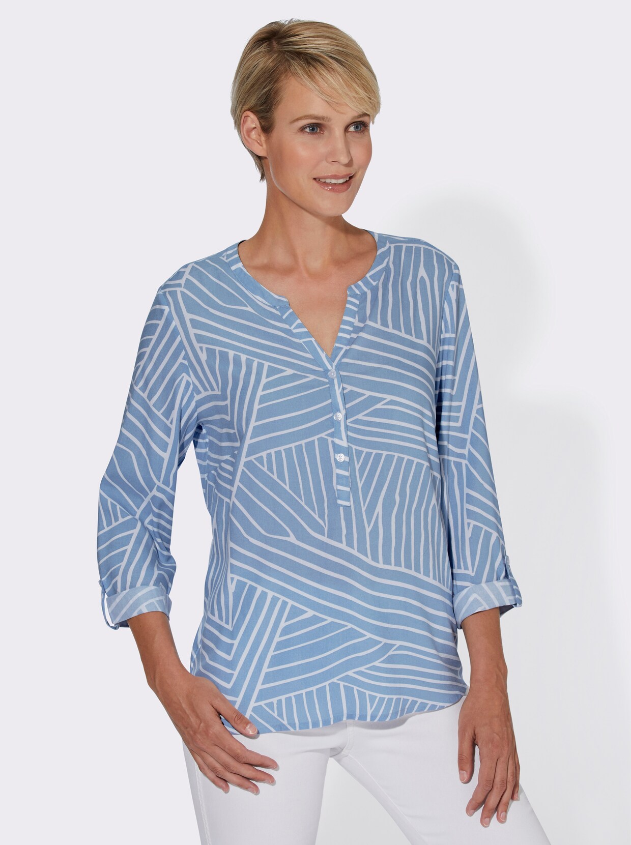 Comfortabele blouse - lichtblauw gedessineerd