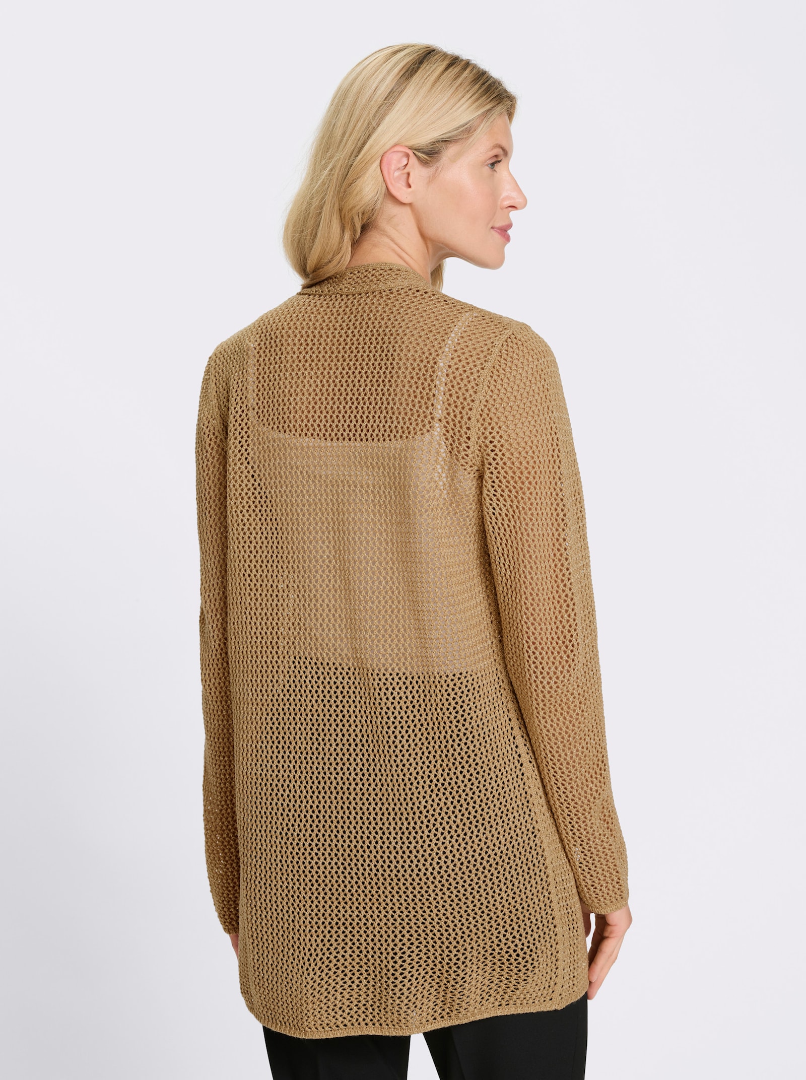 Hålstickad kofta med guldfärgat glansgarn - kamel