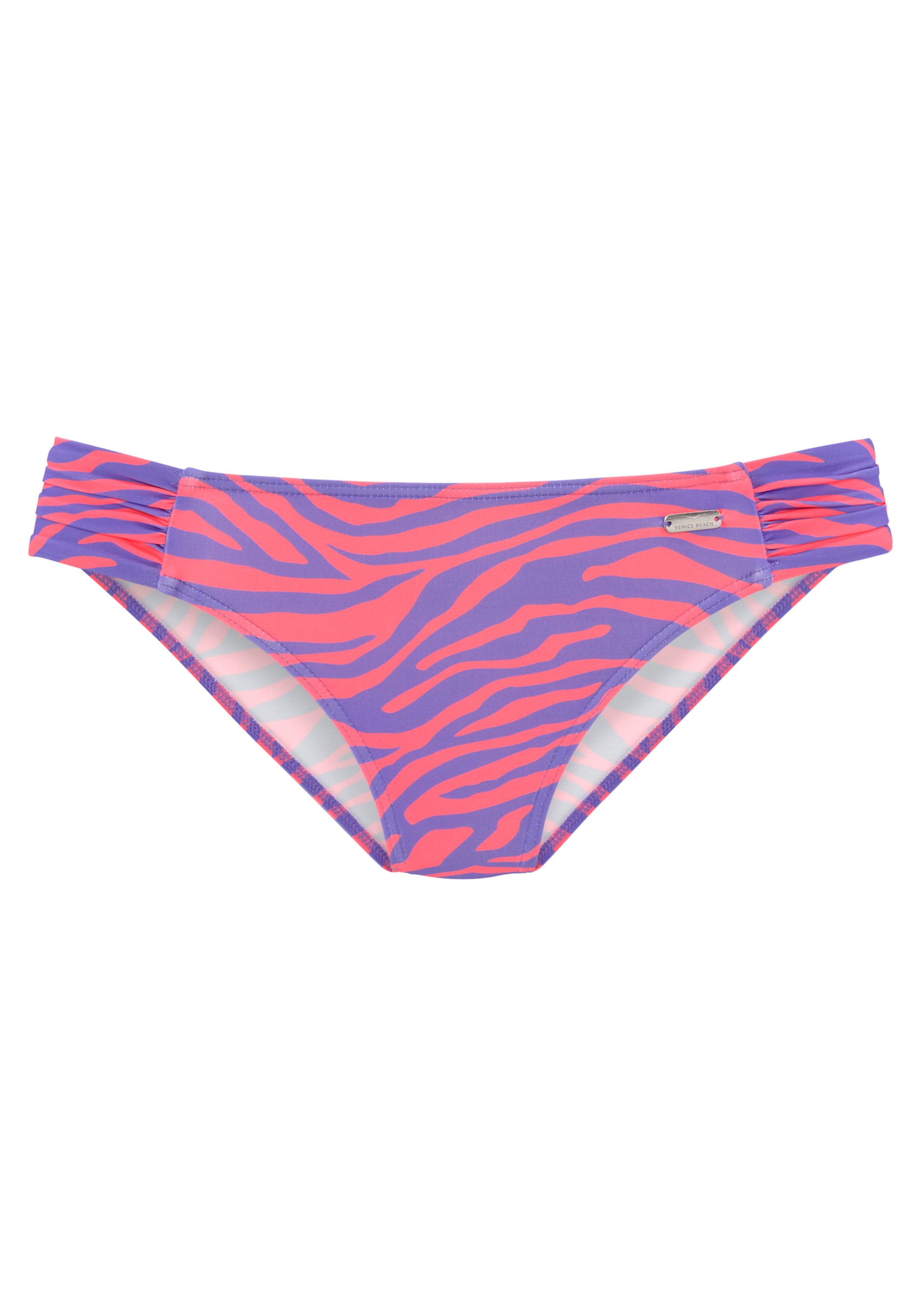 Micro V günstig Kaufen-Bikini-Hose in violett-koralle von Venice Beach. Bikini-Hose in violett-koralle von Venice Beach <![CDATA[Knapp geschnittene Bikini-Hose von Venice Beach. Im modischen Animal-Design. Raffungen an der Seite. Weiche Microfaser.]]>. 