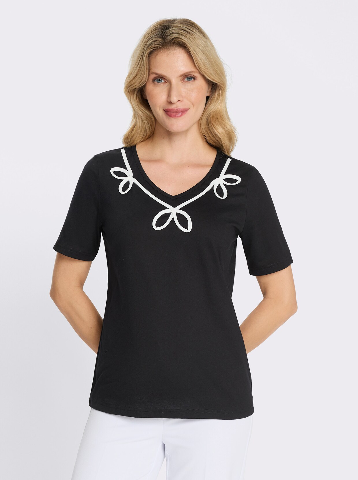 Rundhalsshirt mit Kontrast-Paspel am Ausschnitt - schwarz