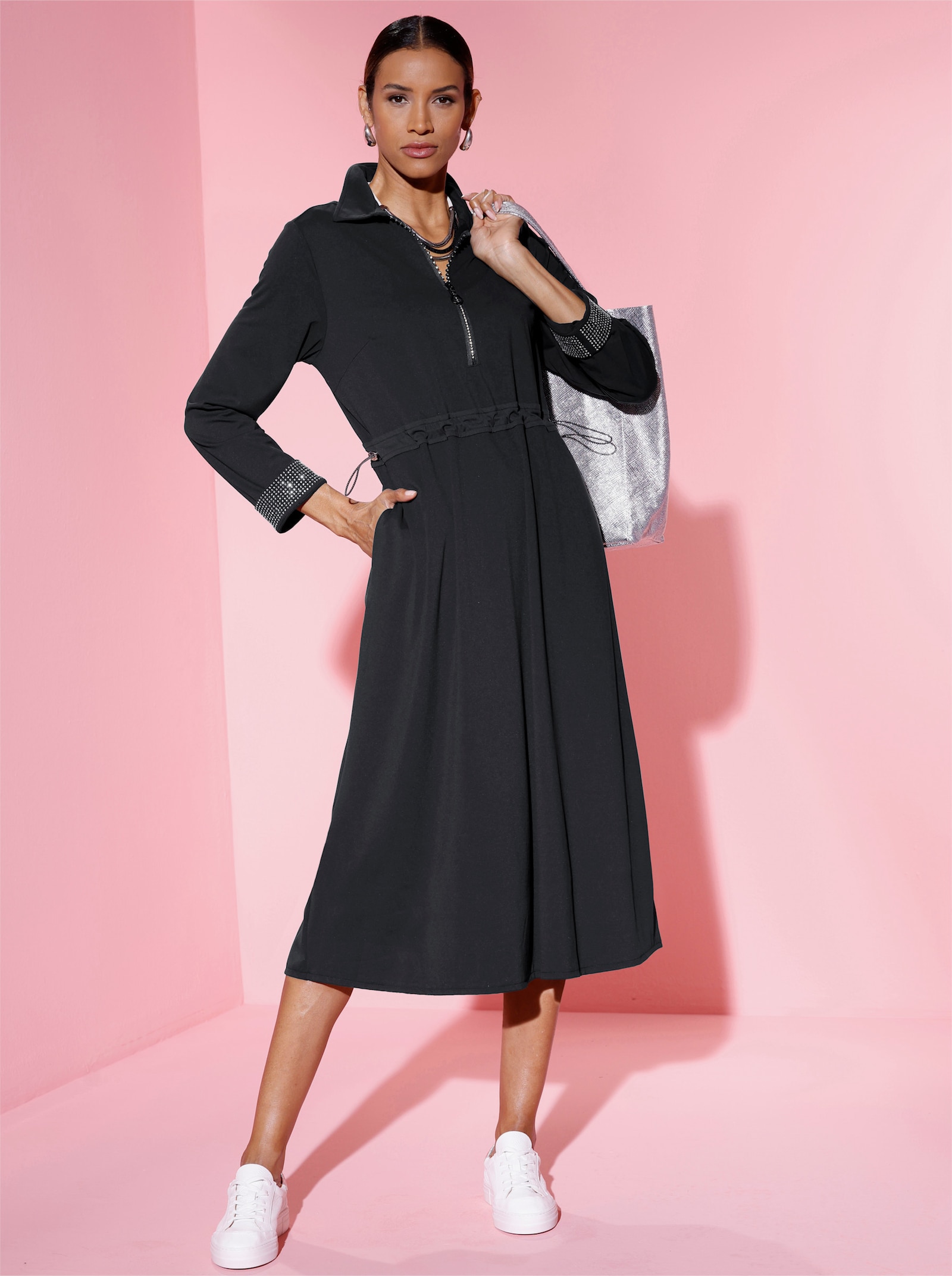 Polokleid mit Weitenregulierung auf Taillenhöhe - schwarz