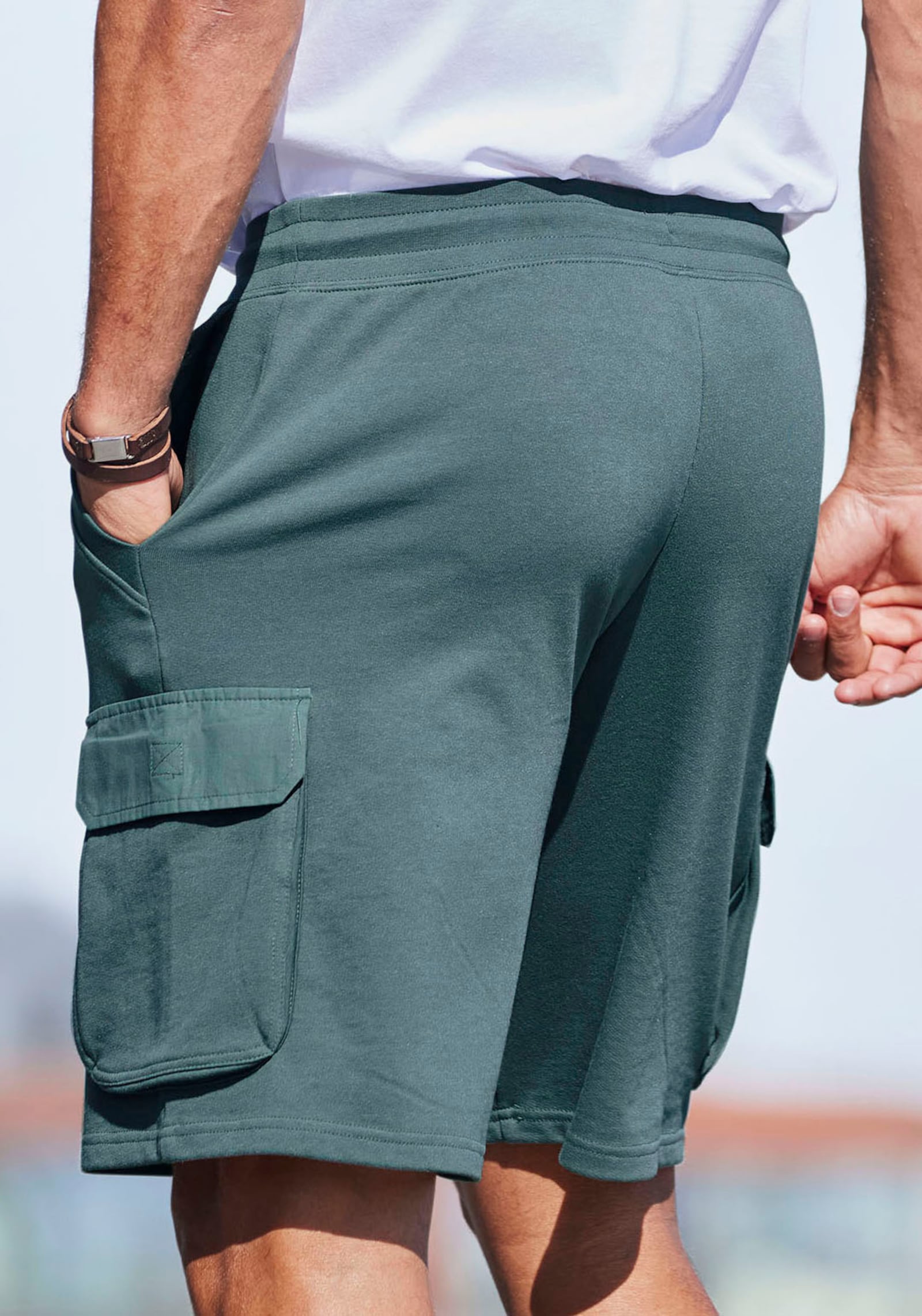 AUTHENTIC LE JOGGER Sweatshorts - grün