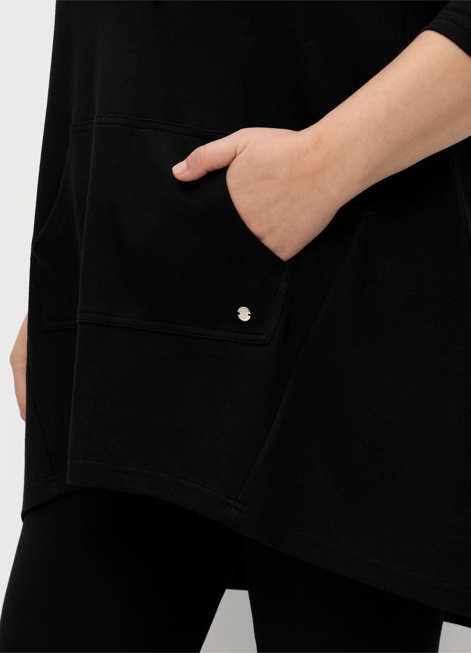 sheego Oversized shirt met satijnen bandjes - zwart