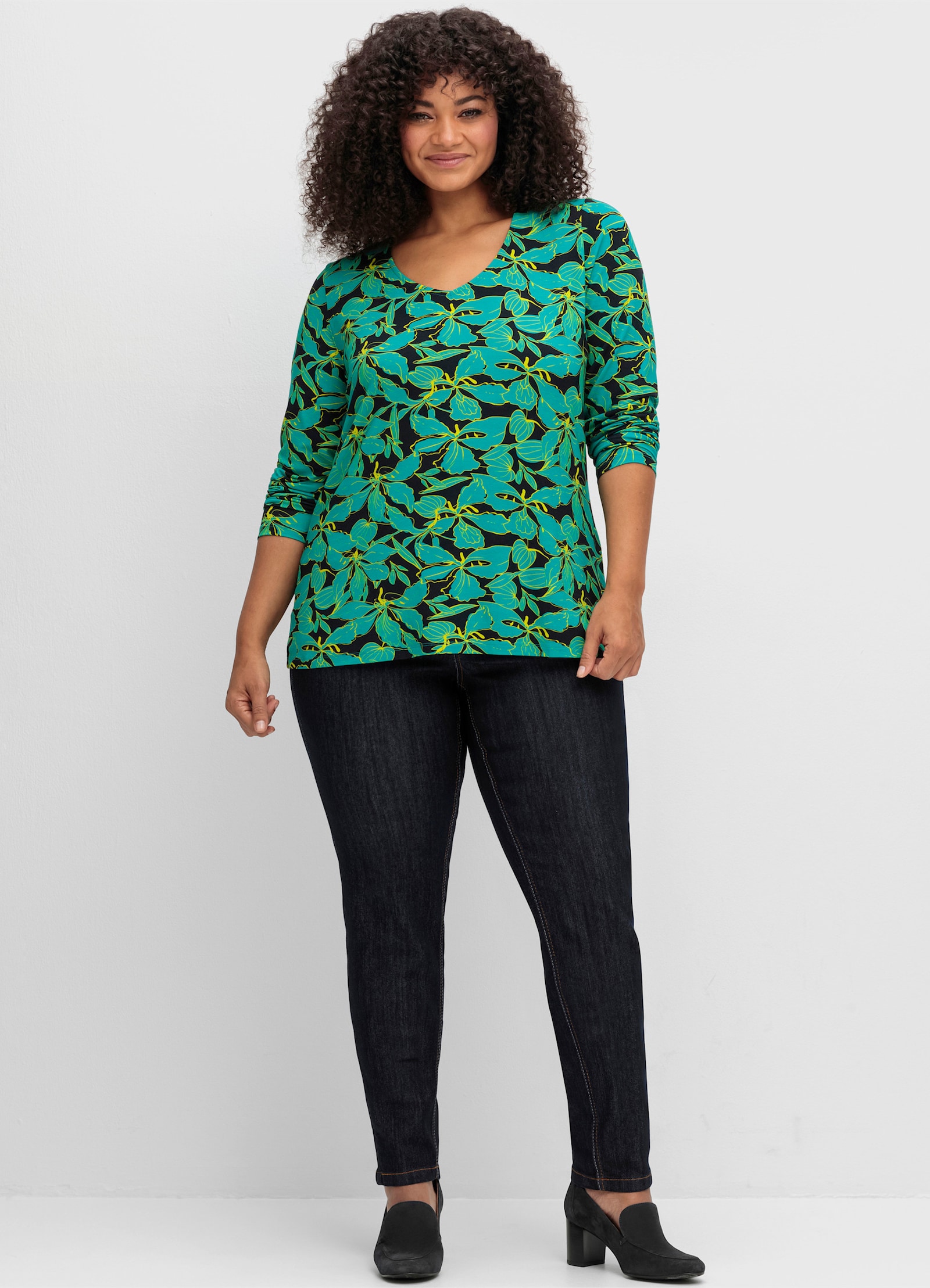 sheego by Joe Browns T-shirt à manches longues avec imprimé floral abstrait - noir à motifs