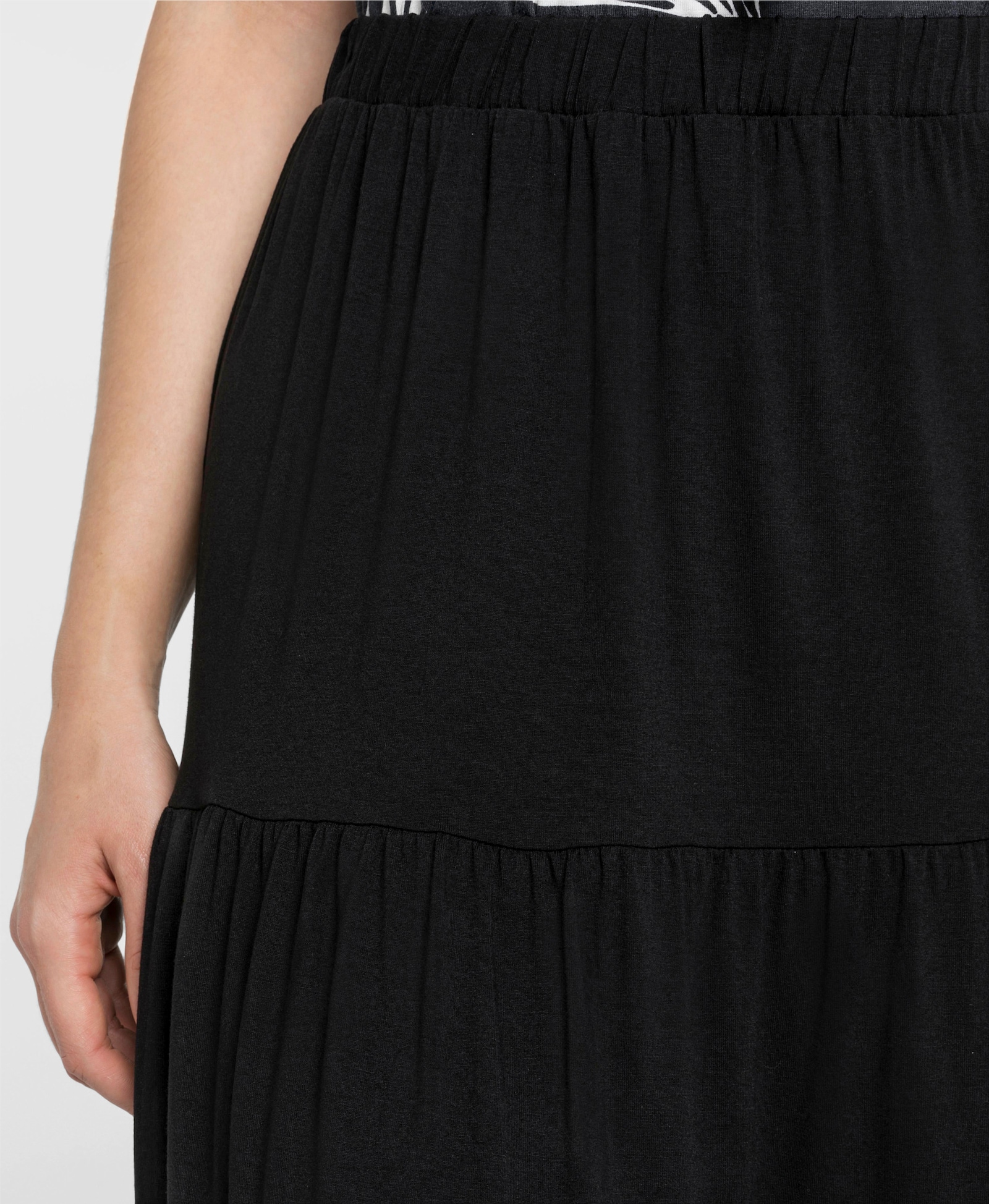 sheego Volantrock mit Gummibund - schwarz