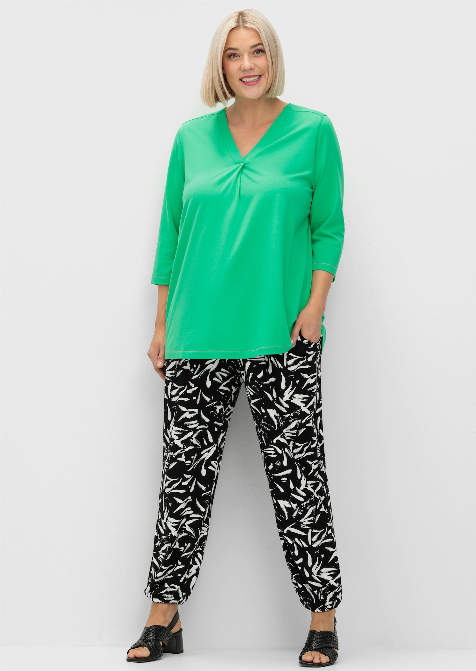 sheego Shirt met 3/4-mouwen in lichte A-lijn - grasgroen