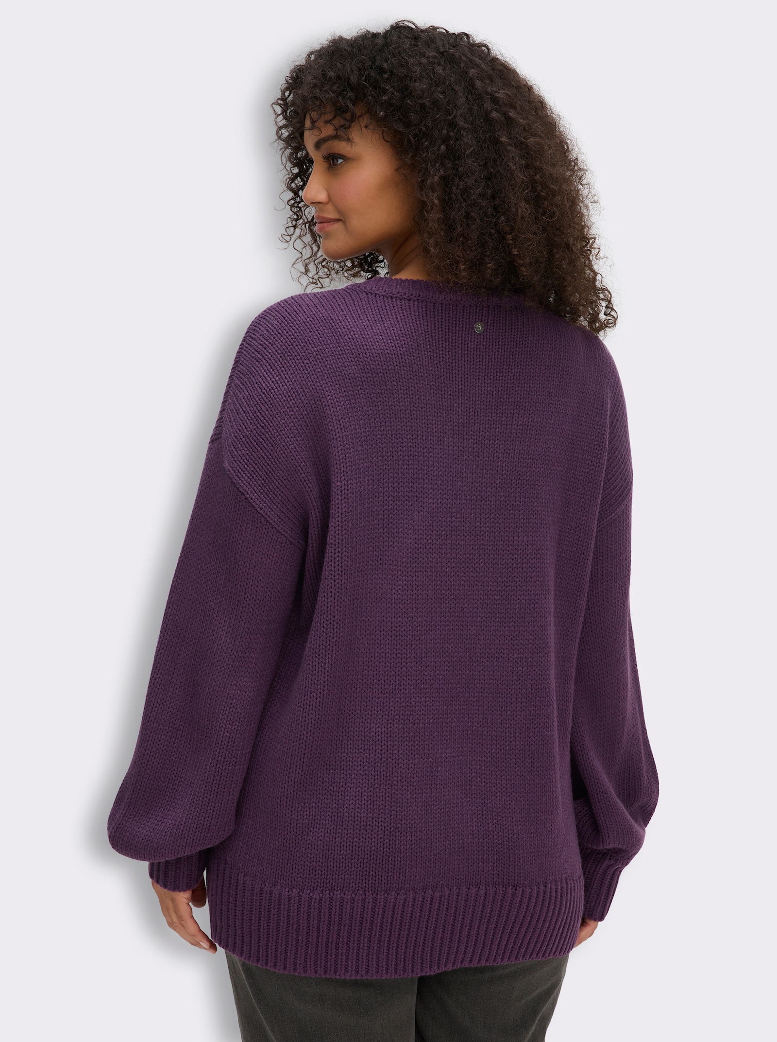 sheego V-Ausschnitt-Pullover mit Blumen-Kordelstickereien - traube