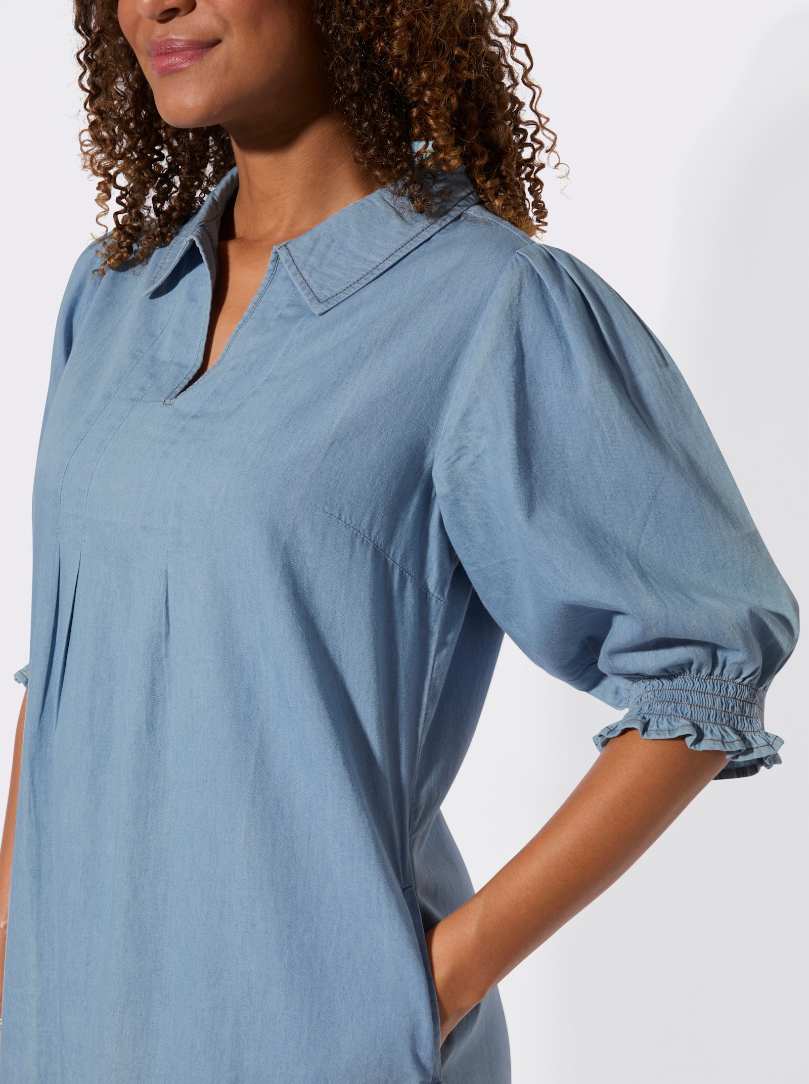 Jeanskleid mit Schmeichel-Falten - blue-bleached