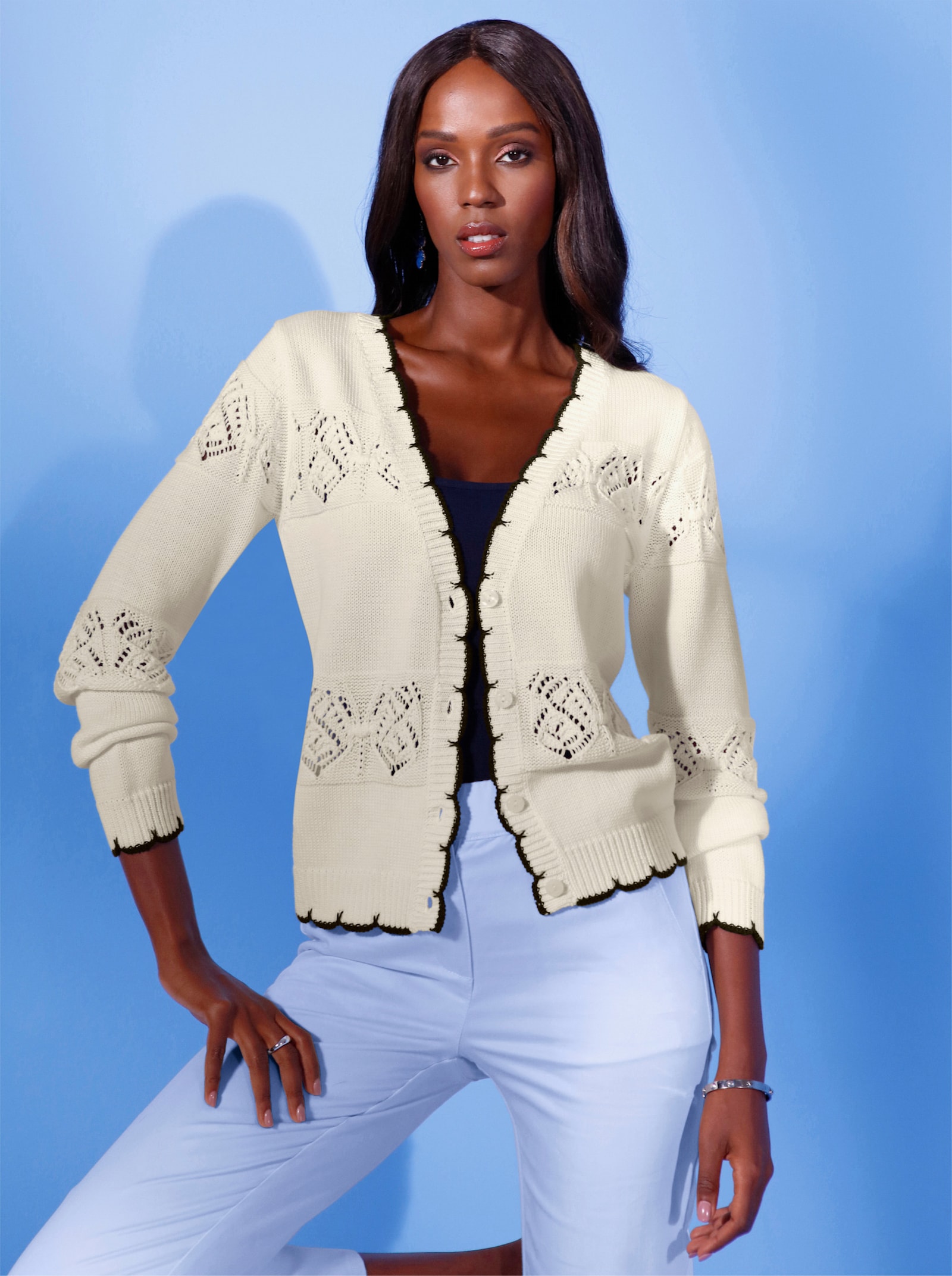 Ajourstrickjacke mit kontrastfarbigen Kanten - ecru