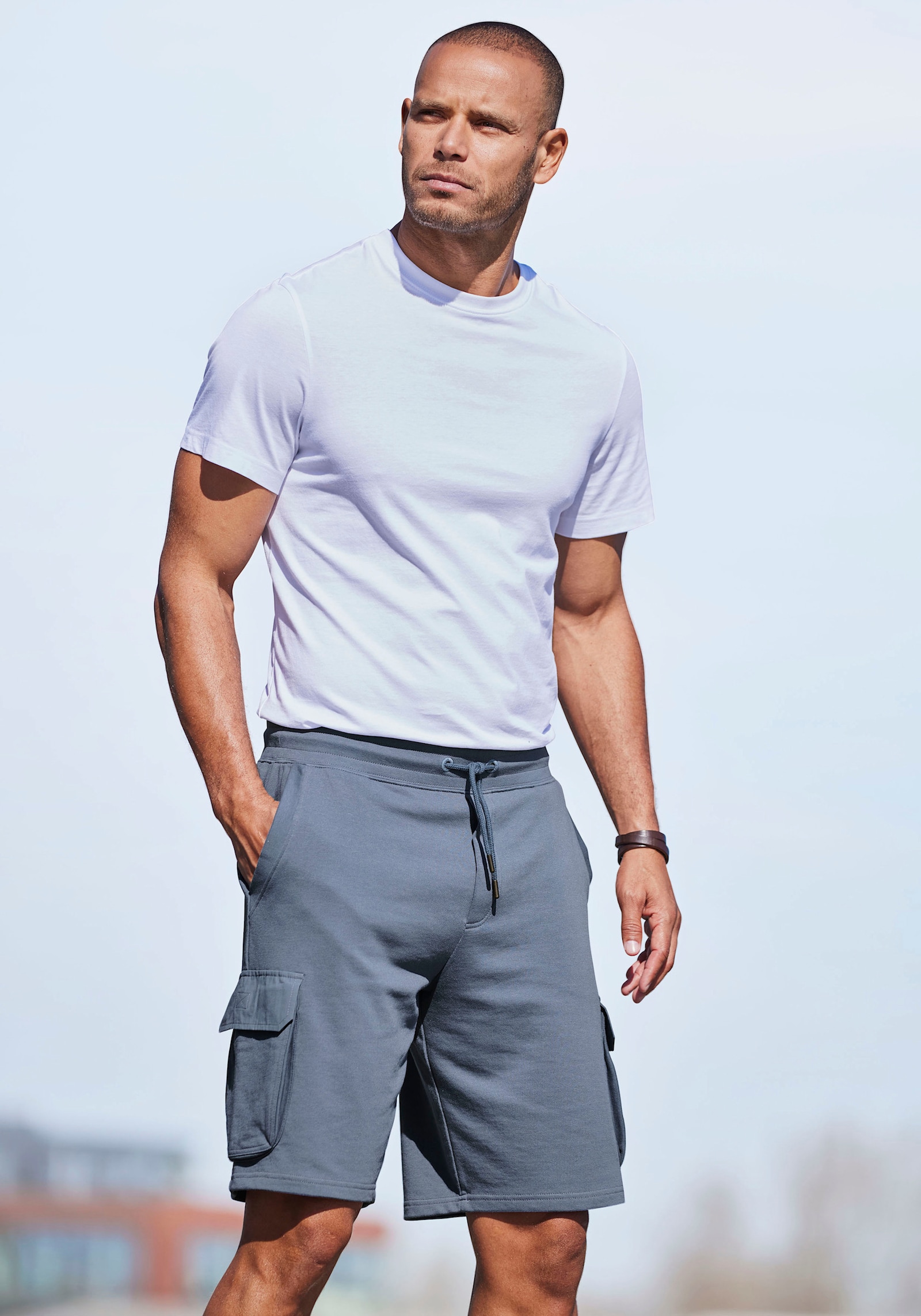 AUTHENTIC LE JOGGER Sweatshorts - blau