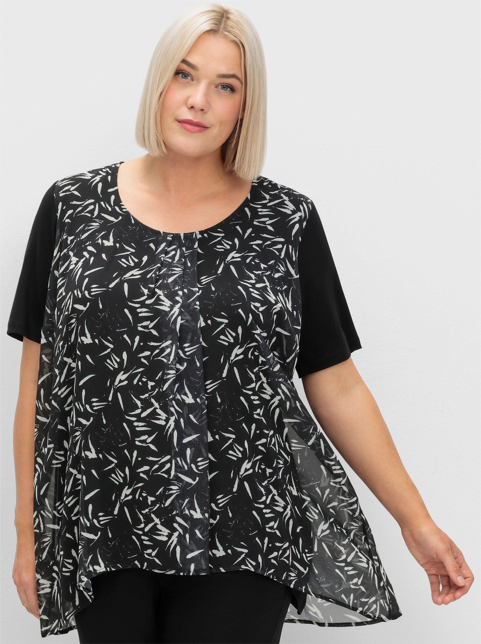 sheego Blusenshirt in Lagenoptik - schwarz-weiß-gemustert