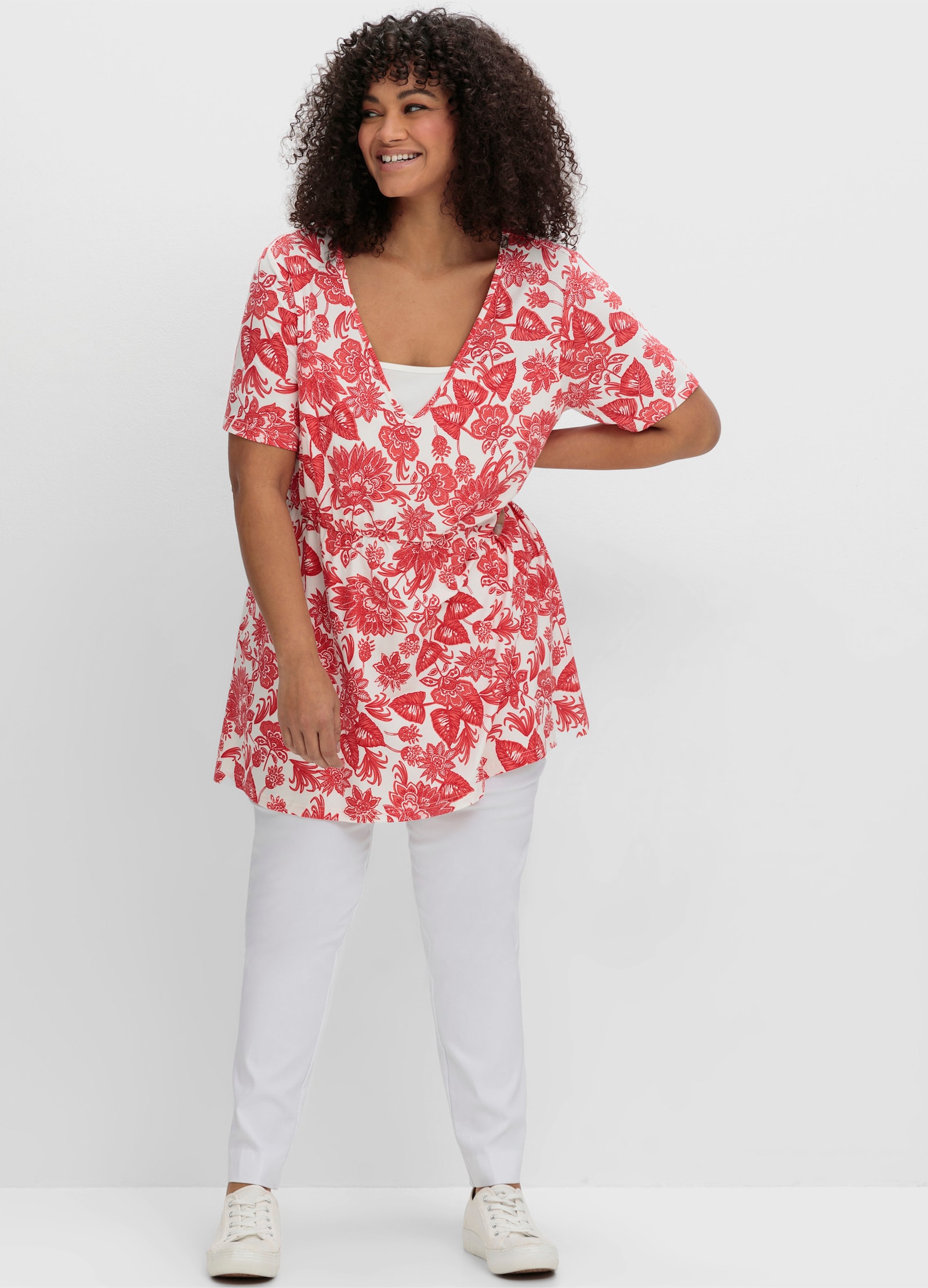 sheego by Joe Browns Lang shirt in laagjeslook, met bloemenprint - ecru gedessineerd
