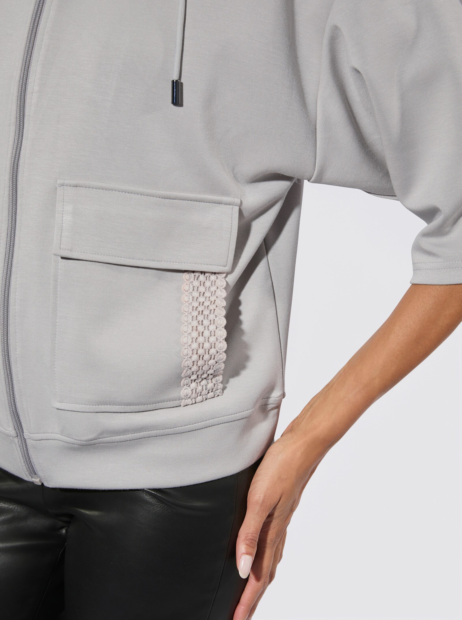 Sweatjacke mit Spitzen-Verzierung - hellgrau