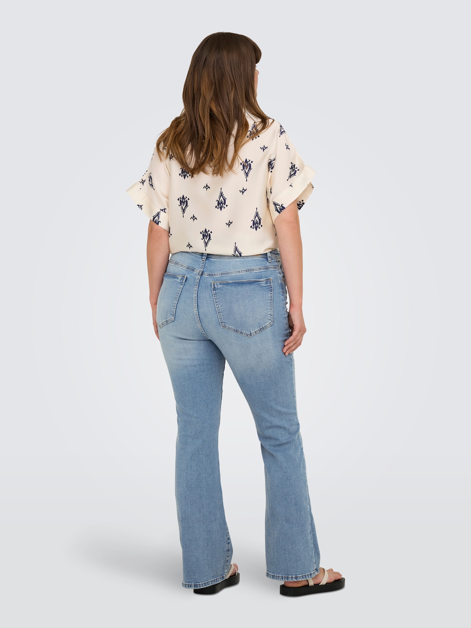 ONLY CARMAKOMA Bootcut-Jeans - light medium blue denim