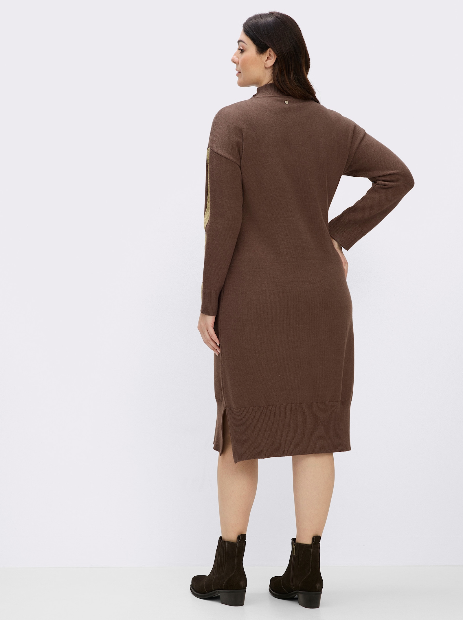 sheego Strickkleid mit Lurexstreifen am Ärmel - schoko