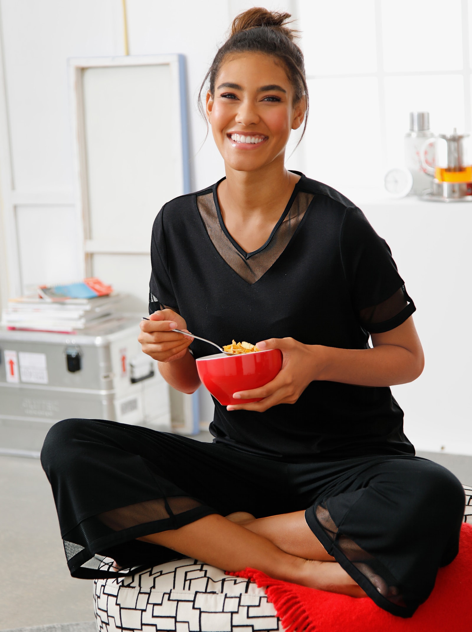 wäschepur Schlafanzug mit Mesh-Akzenten - schwarz