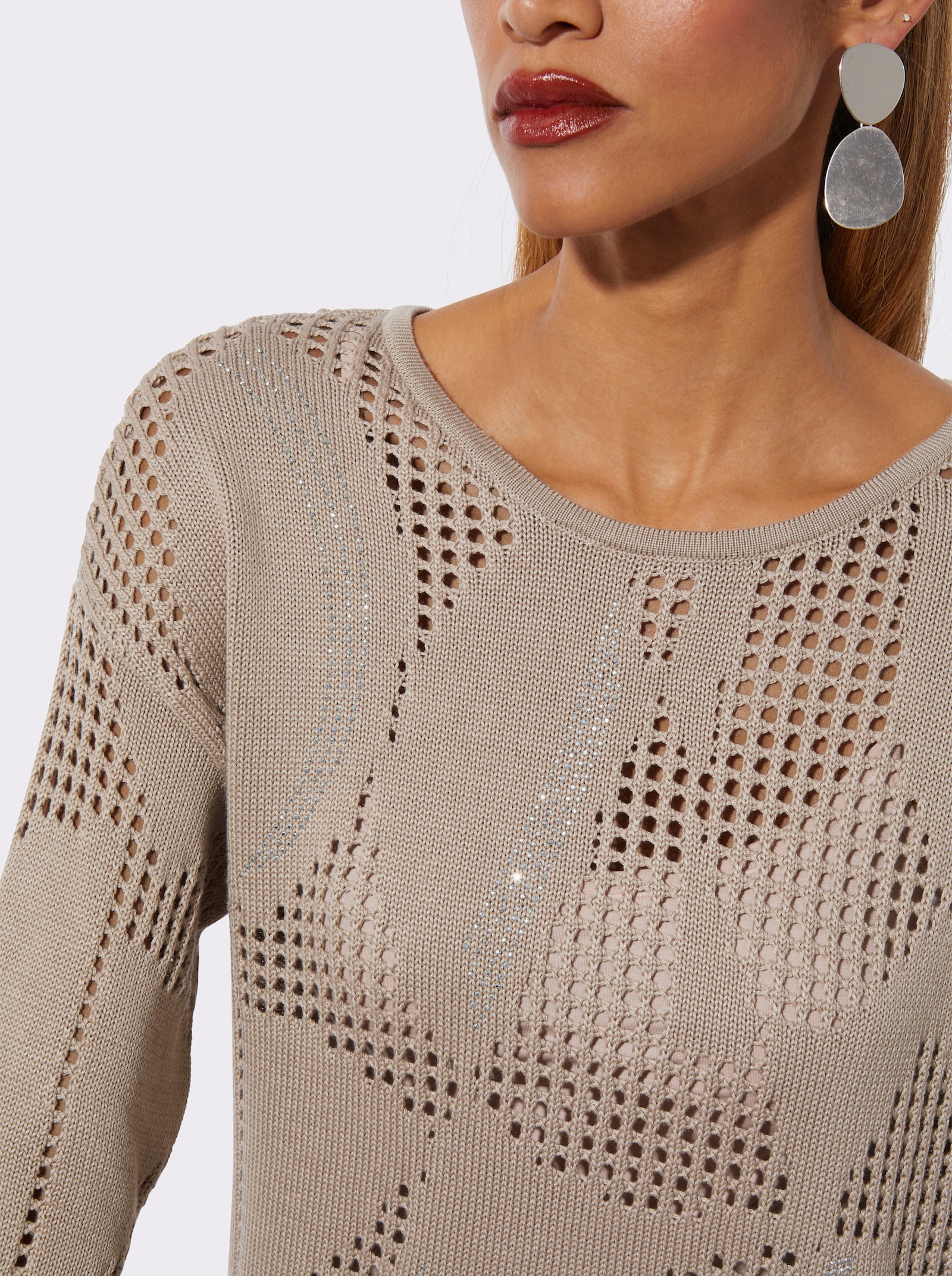 Ajourpullover met opstaande kraag en glanzende siersteentjes - beige