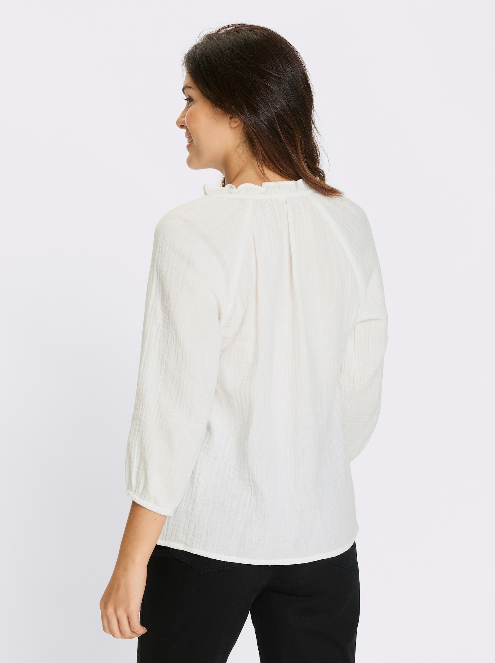 Schlupf-Bluse mit Rüschen am Ausschnitt - weiss