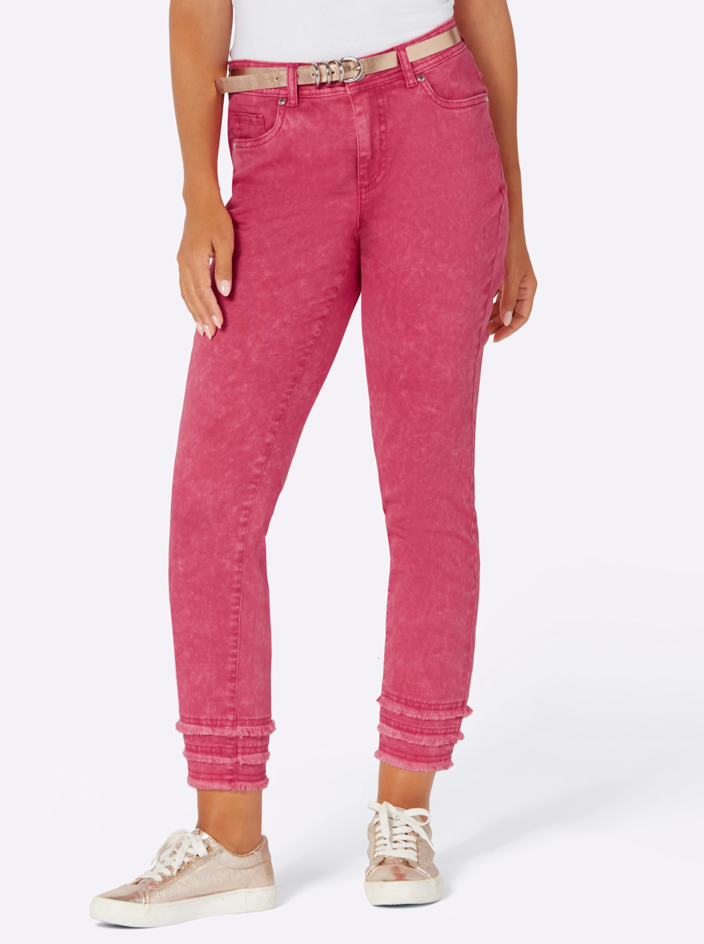 Pink günstig Kaufen-7/8-Jeans in pink von heine. 7/8-Jeans in pink von heine <![CDATA[Mit dieser 7/8-Jeans im 5-Pocket-Style bekennen Sie Mut zur Farbe! Die 3-reihigen, trendy Fransen am Saum sind die Eyecatcher. Sitzt perfekt durch den Formbund mit Gürtelschlaufen sowie Me