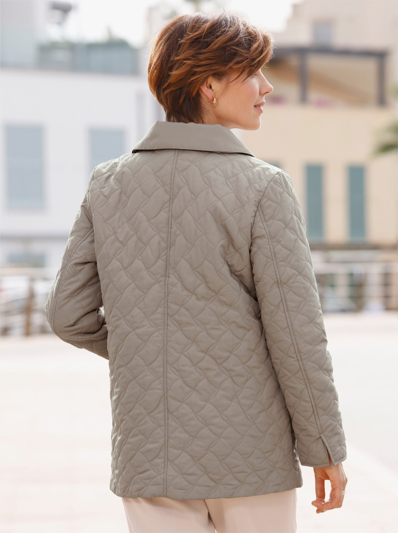 Gewatteerde jas met modellerende naden - taupe