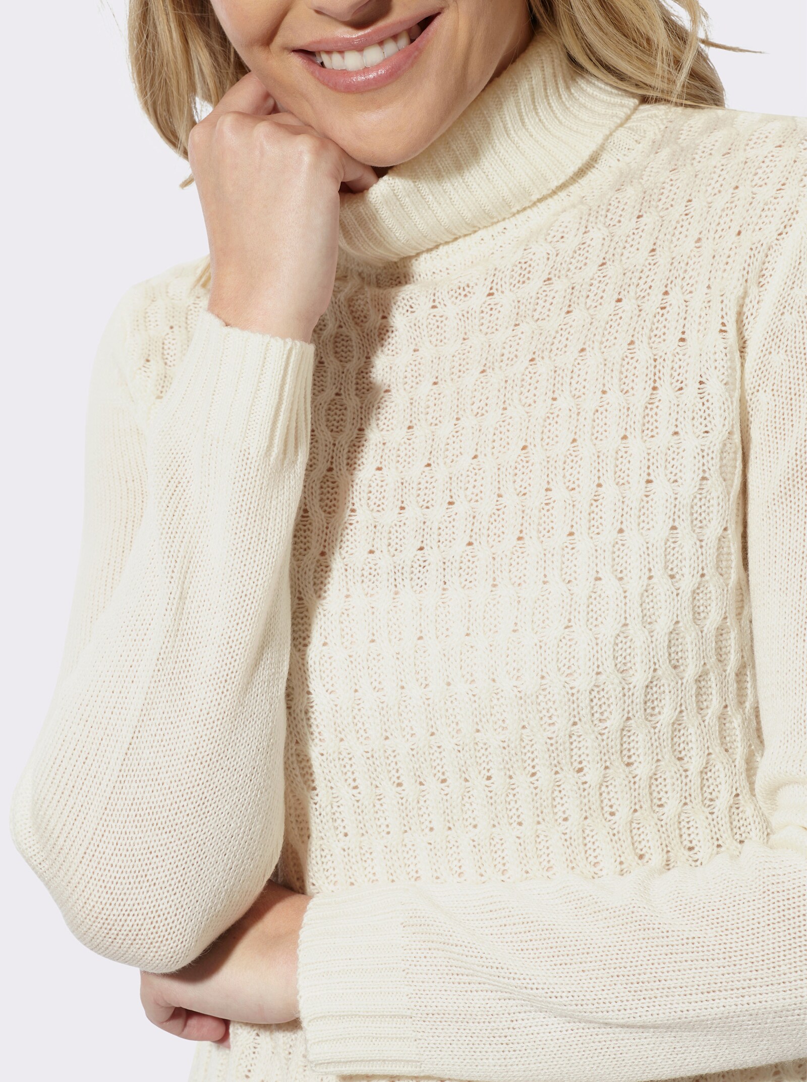 Rollkragenpullover mit Strickmuster - ecru