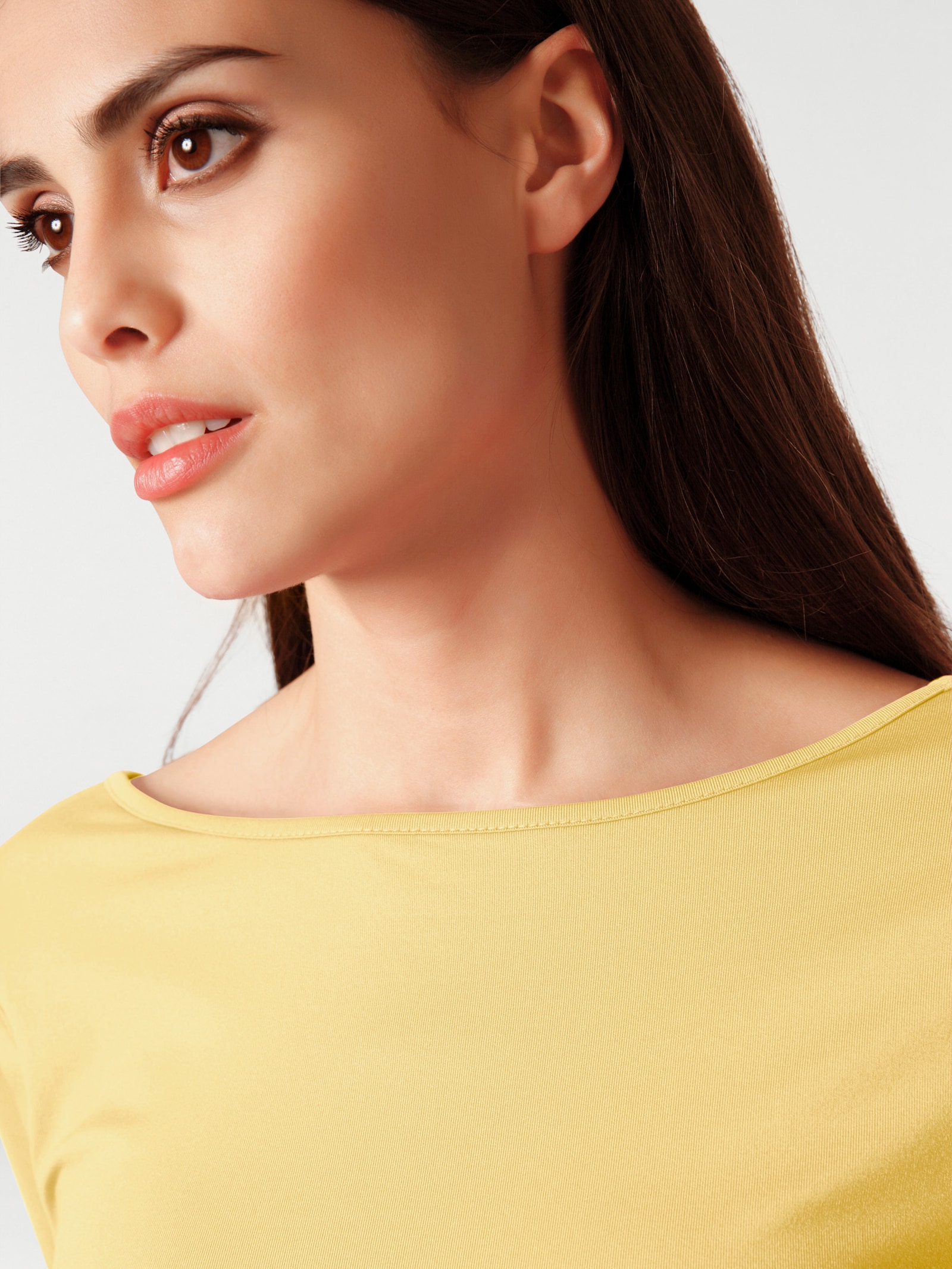 heine Kurzarmshirt mit V-Ausschnitt hinten - gelb