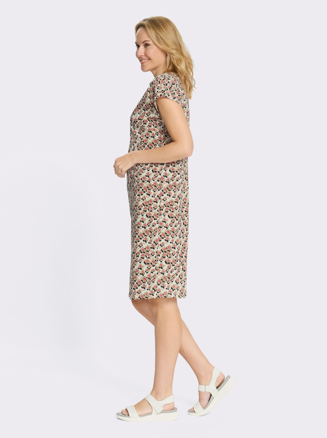 Jerseykleid in Baumwoll-Qualität - champagner-camel-bedruckt