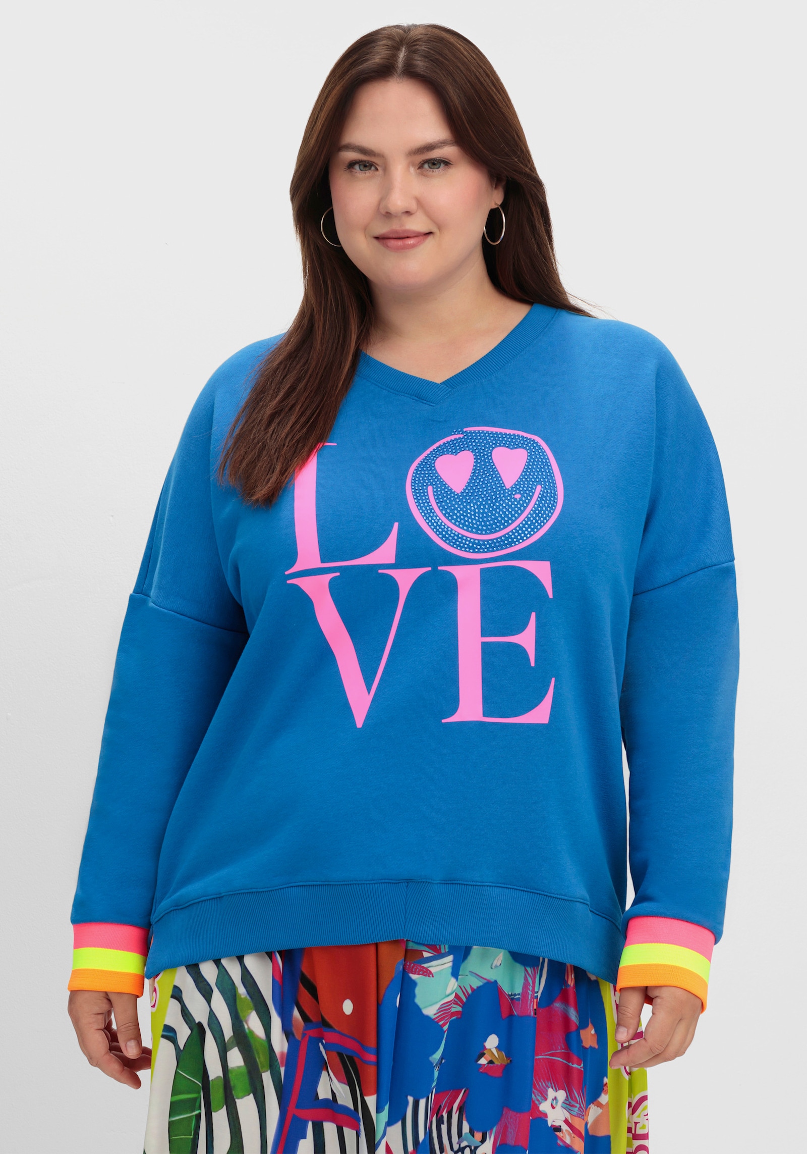 sheego loves miss goodlife Sweatshirt mit Frontdruck und Ringelbündchen - blau bedruckt
