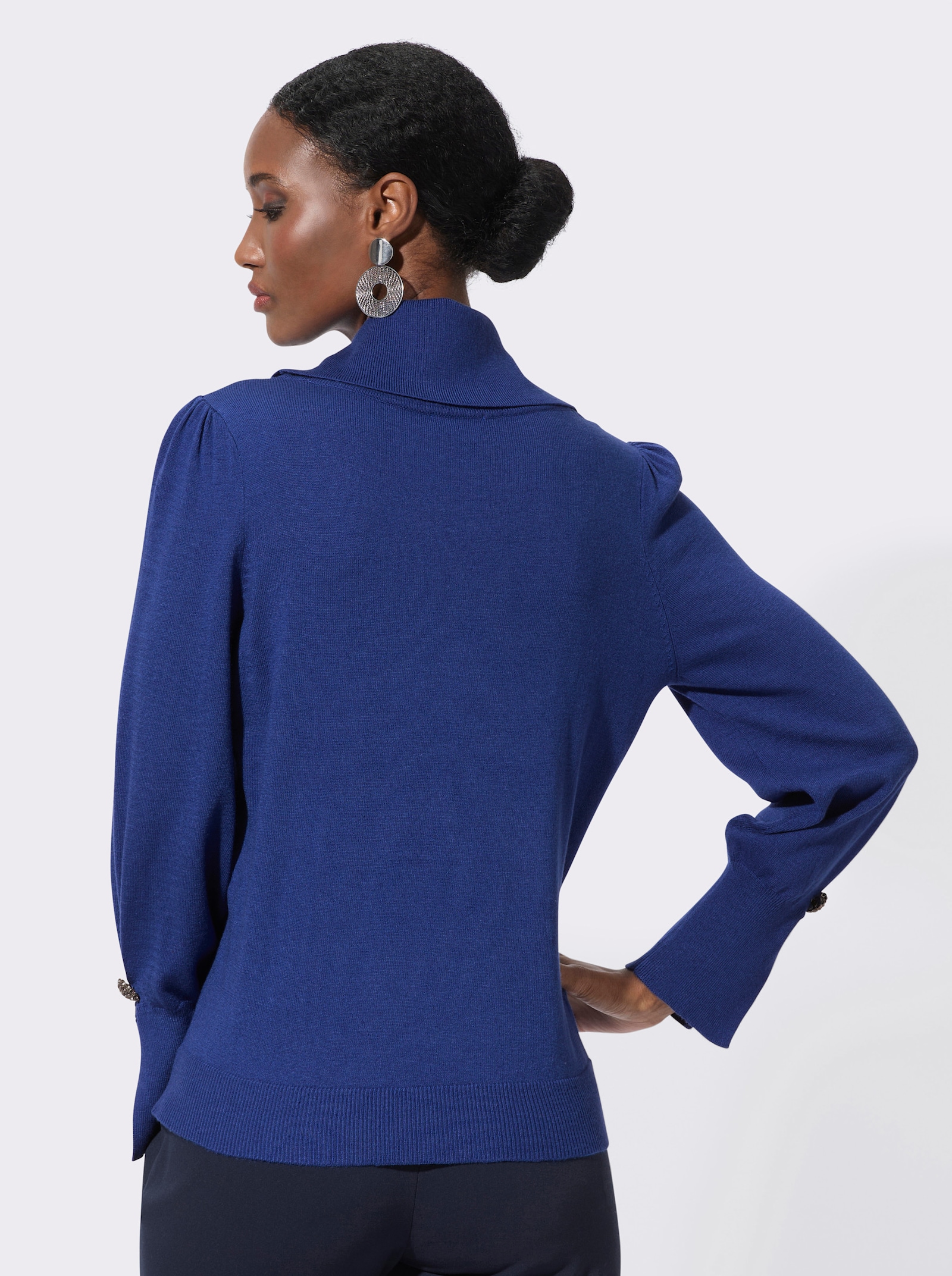 Pull à col roulé avec boutons décoratifs aux manches - bleu roi