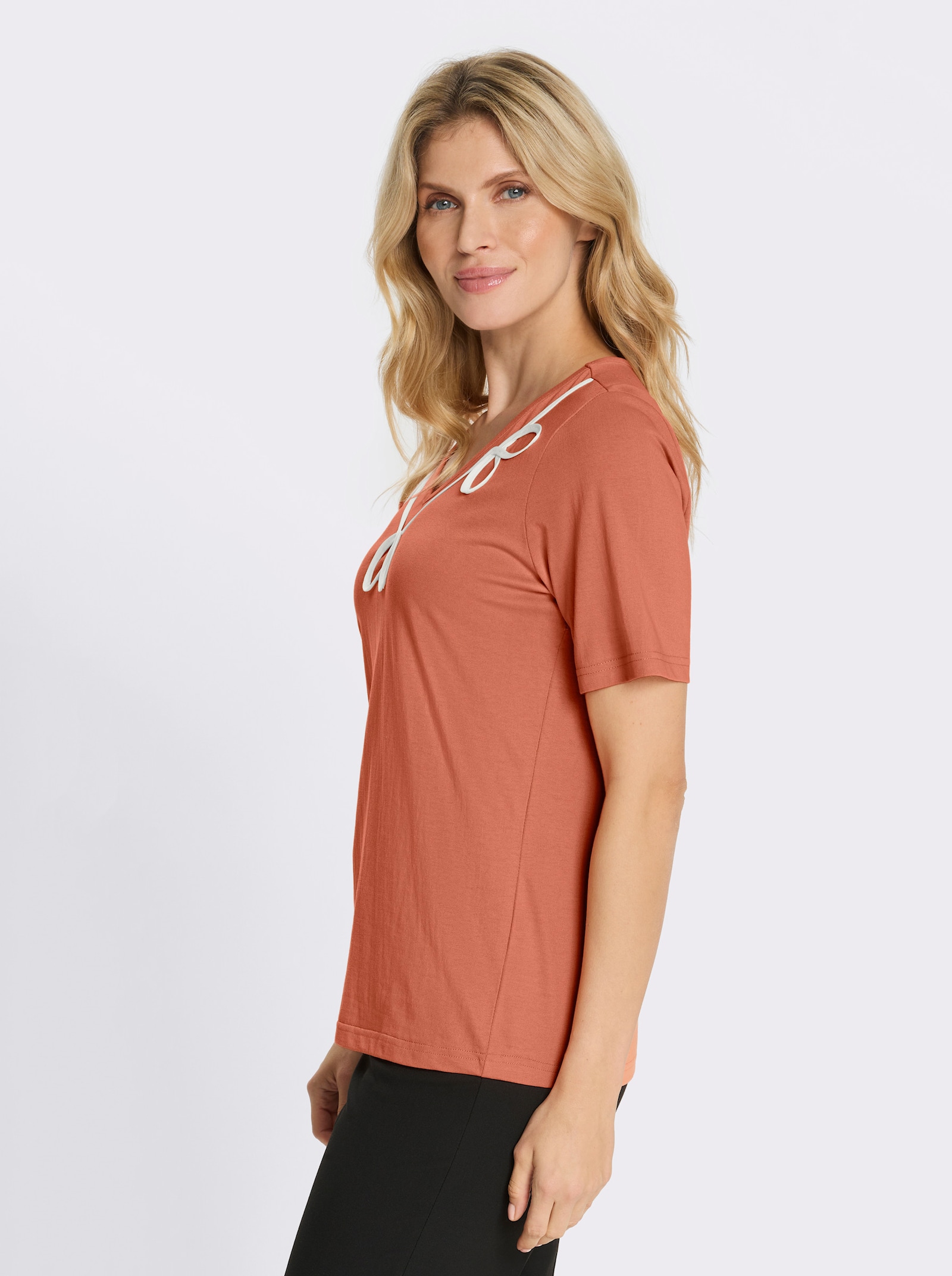 Rundhalsshirt mit Kontrast-Paspel am Ausschnitt - papaya